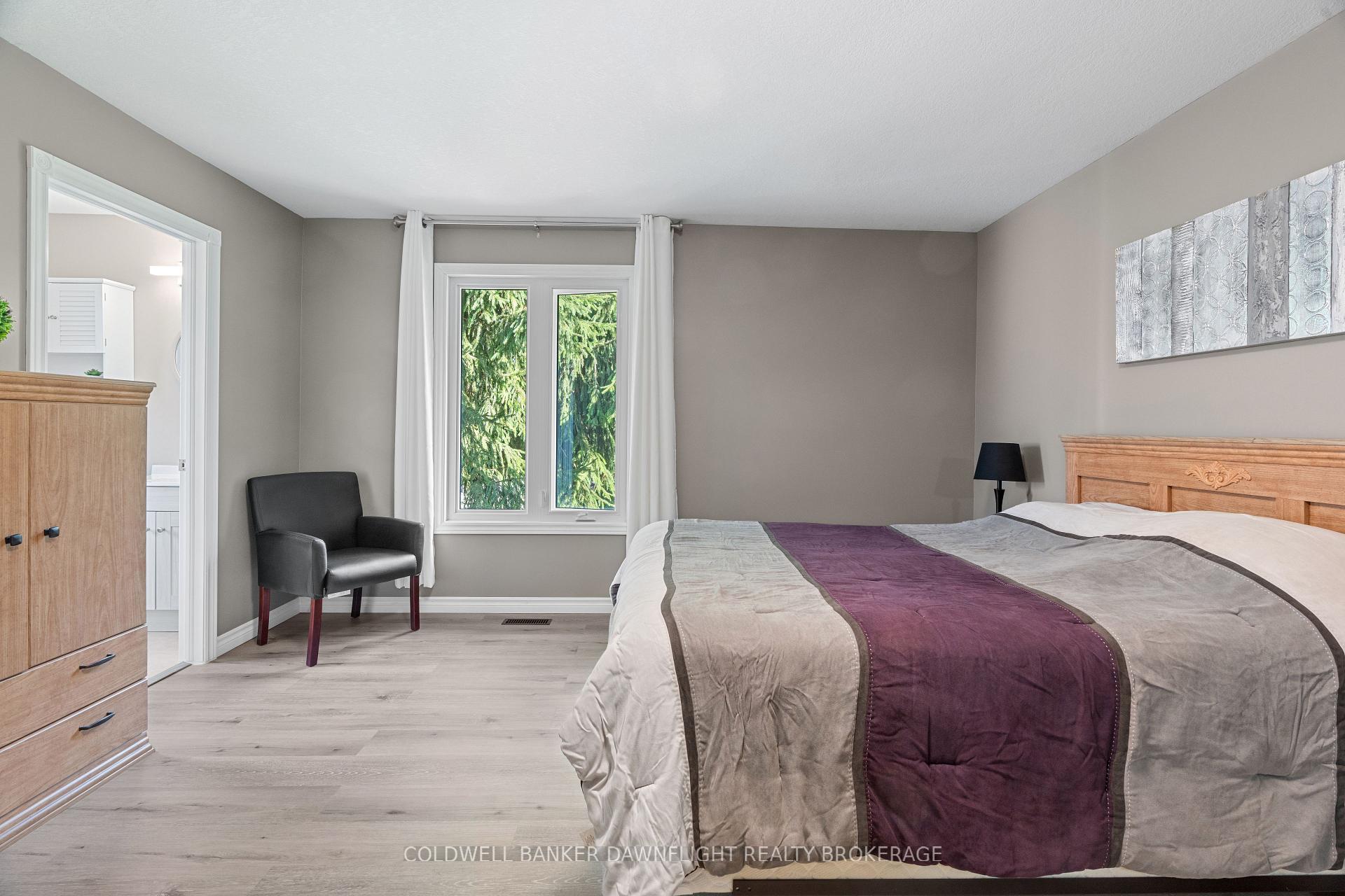 Photo 19 of 2162 Parkhill Drive, North Middlesex, Parkhill — HOMEH