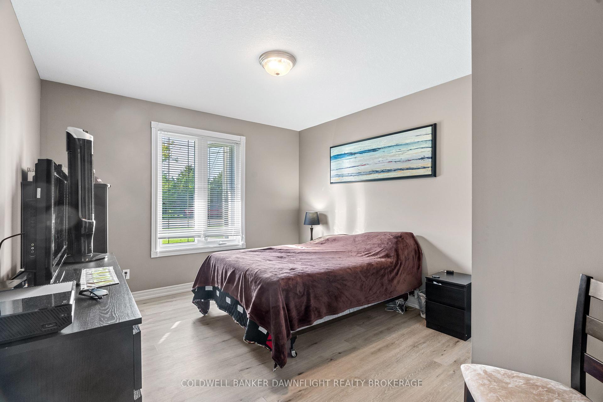 Photo 21 of 2162 Parkhill Drive, North Middlesex, Parkhill — HOMEH
