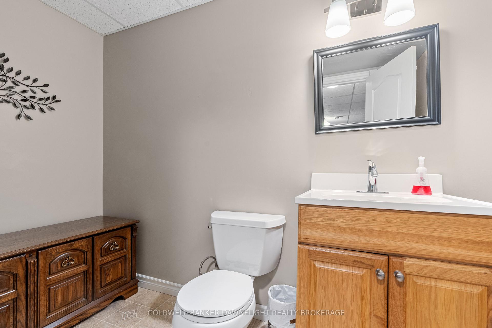 Photo 27 of 2162 Parkhill Drive, North Middlesex, Parkhill — HOMEH