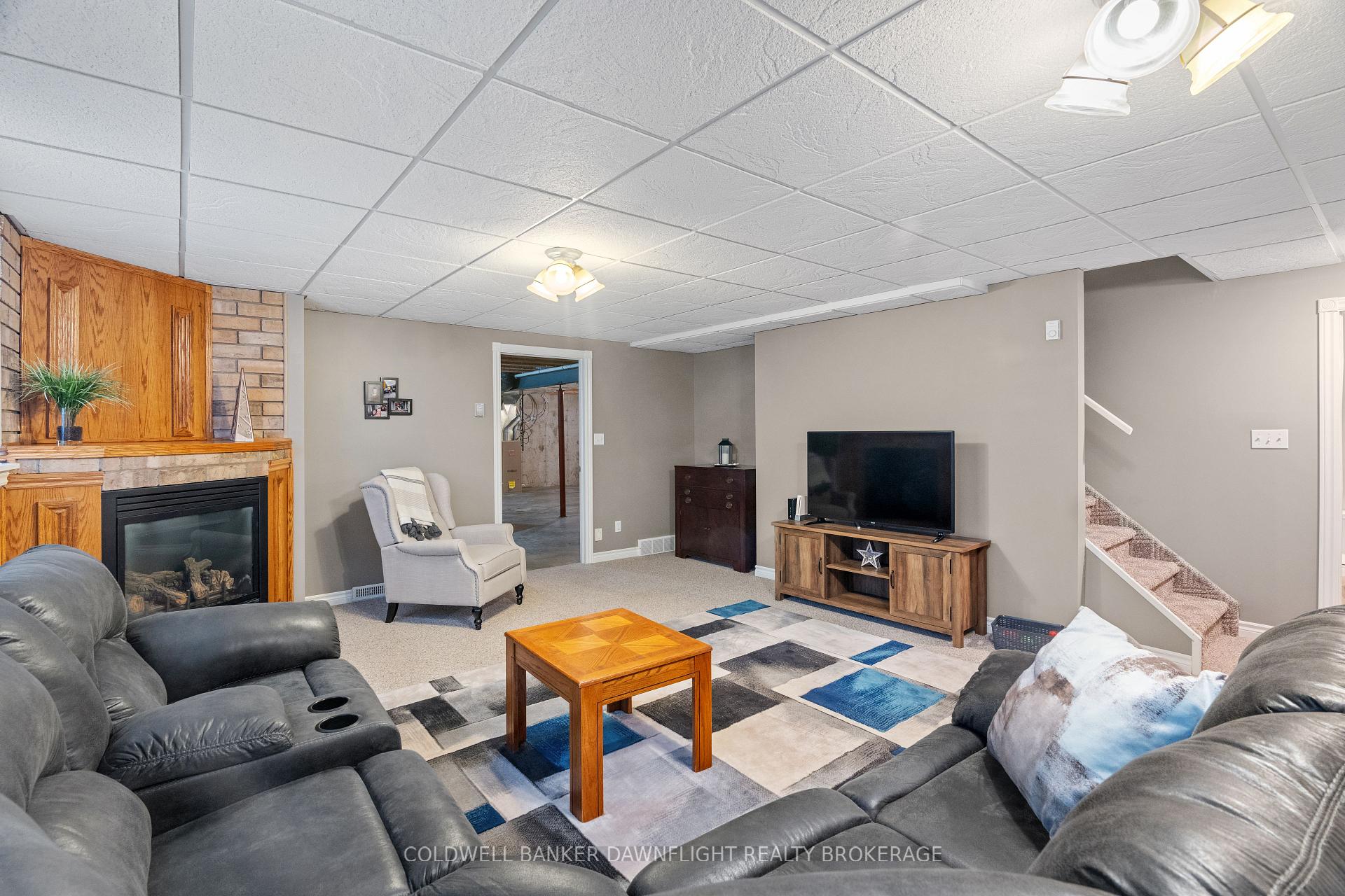Photo 29 of 2162 Parkhill Drive, North Middlesex, Parkhill — HOMEH
