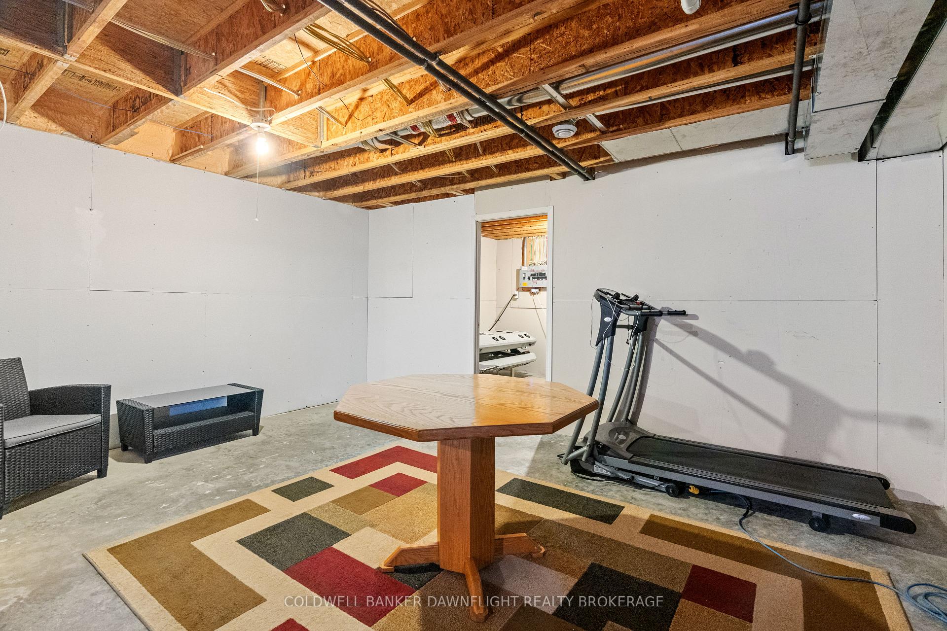 Photo 34 of 2162 Parkhill Drive, North Middlesex, Parkhill — HOMEH
