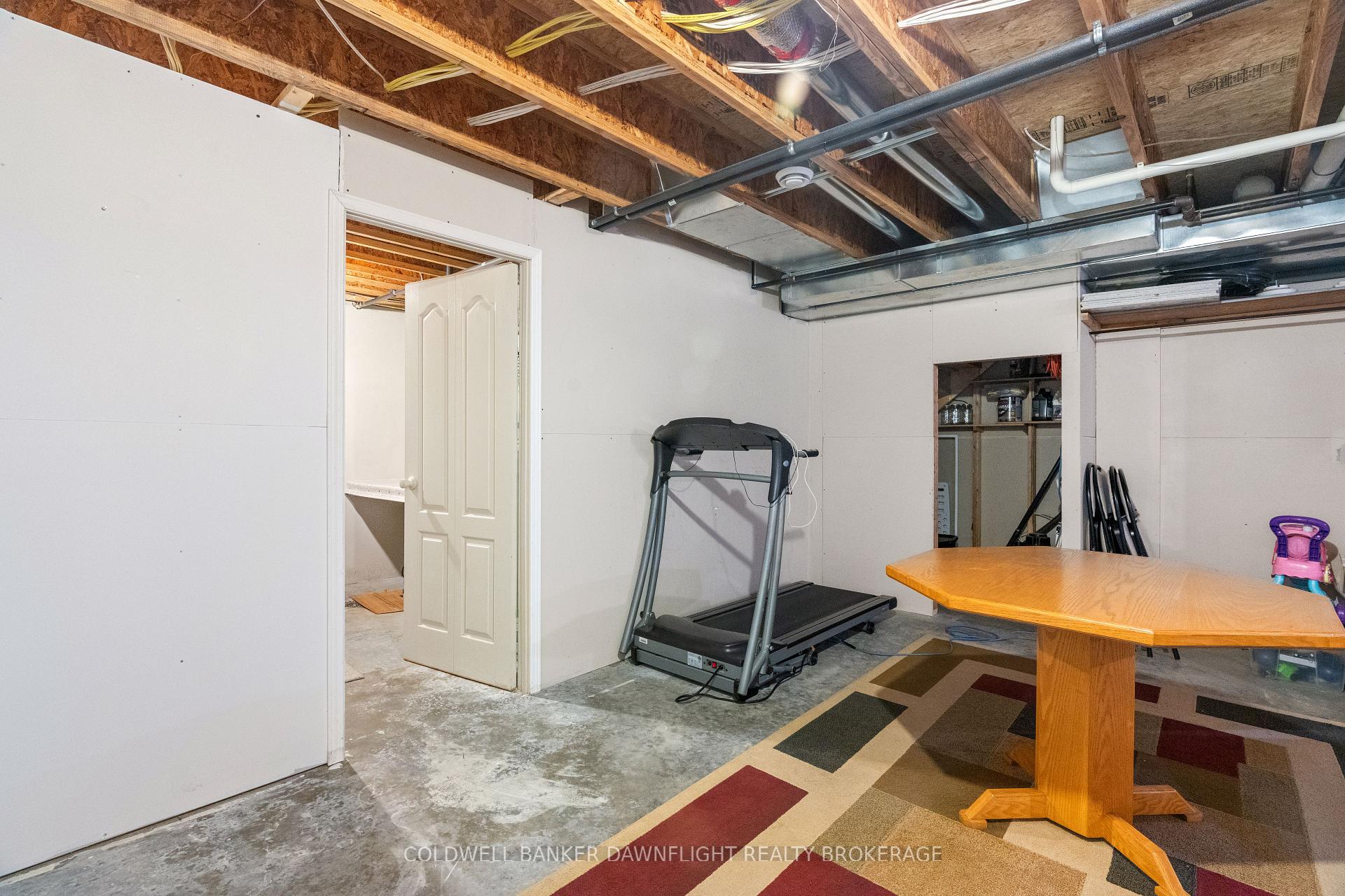 Photo 35 of 2162 Parkhill Drive, North Middlesex, Parkhill — HOMEH