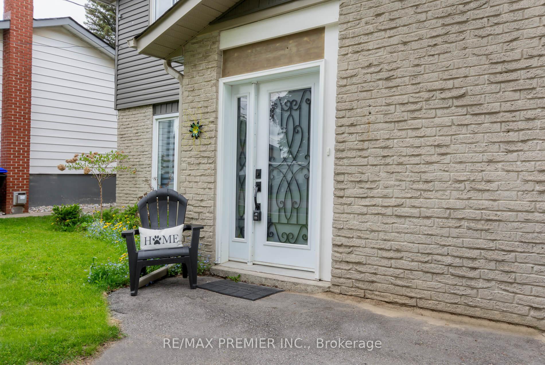 Photo 3 of 15 Maple Avenue W, New Tecumseth, Beeton — HOMEH
