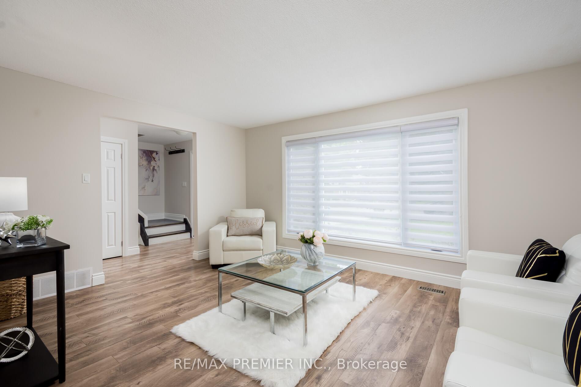 Photo 7 of 15 Maple Avenue W, New Tecumseth, Beeton — HOMEH
