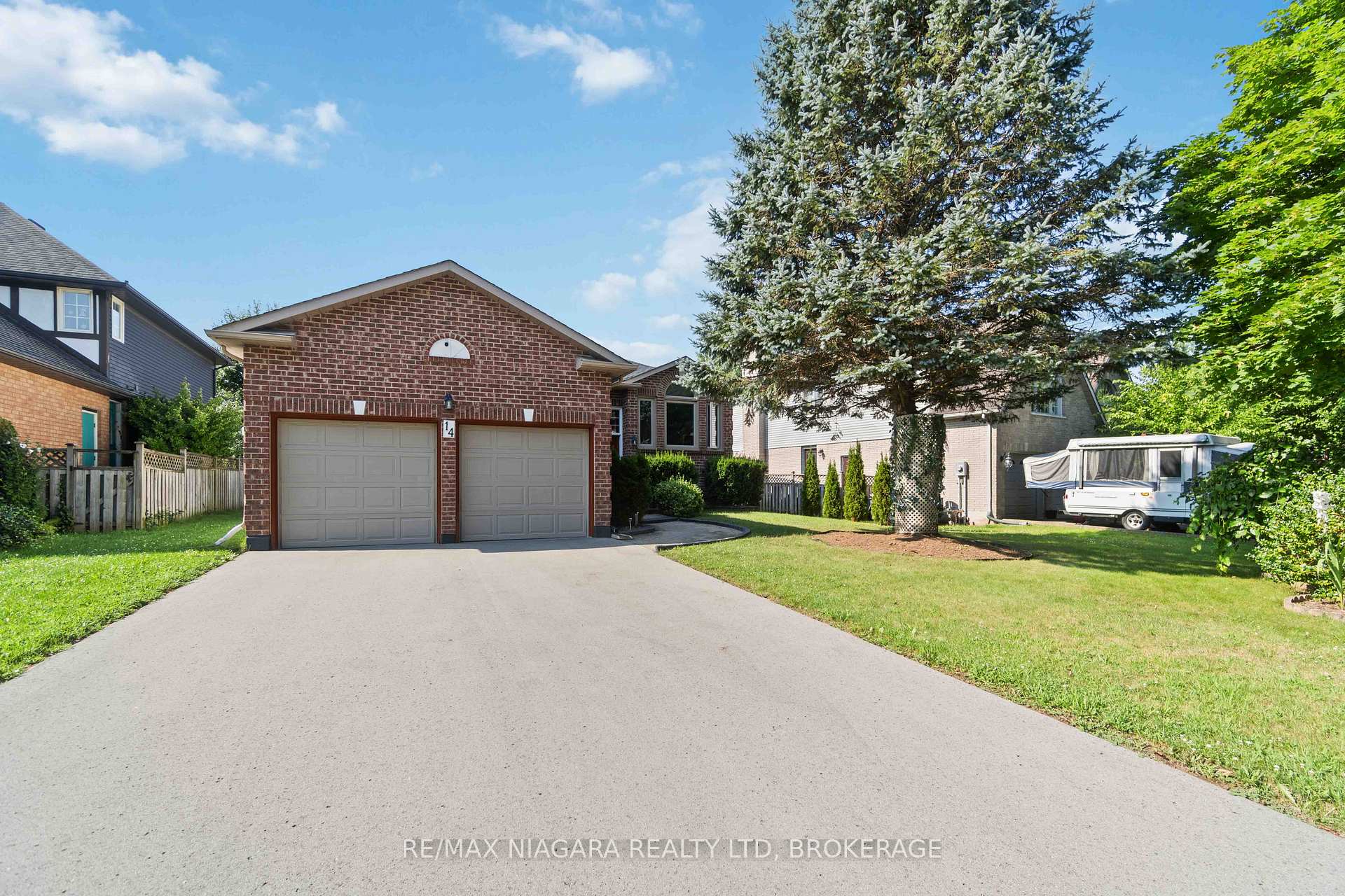 Photo 2 of 14 Meadowbrook Lane, Pelham, Fonthill — HOMEH