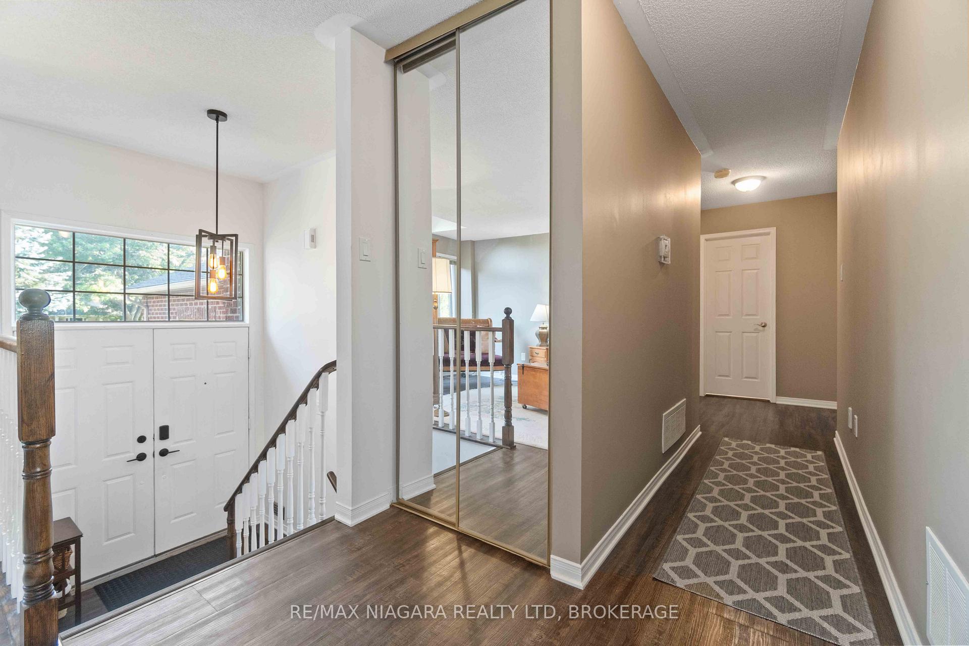 Photo 5 of 14 Meadowbrook Lane, Pelham, Fonthill — HOMEH