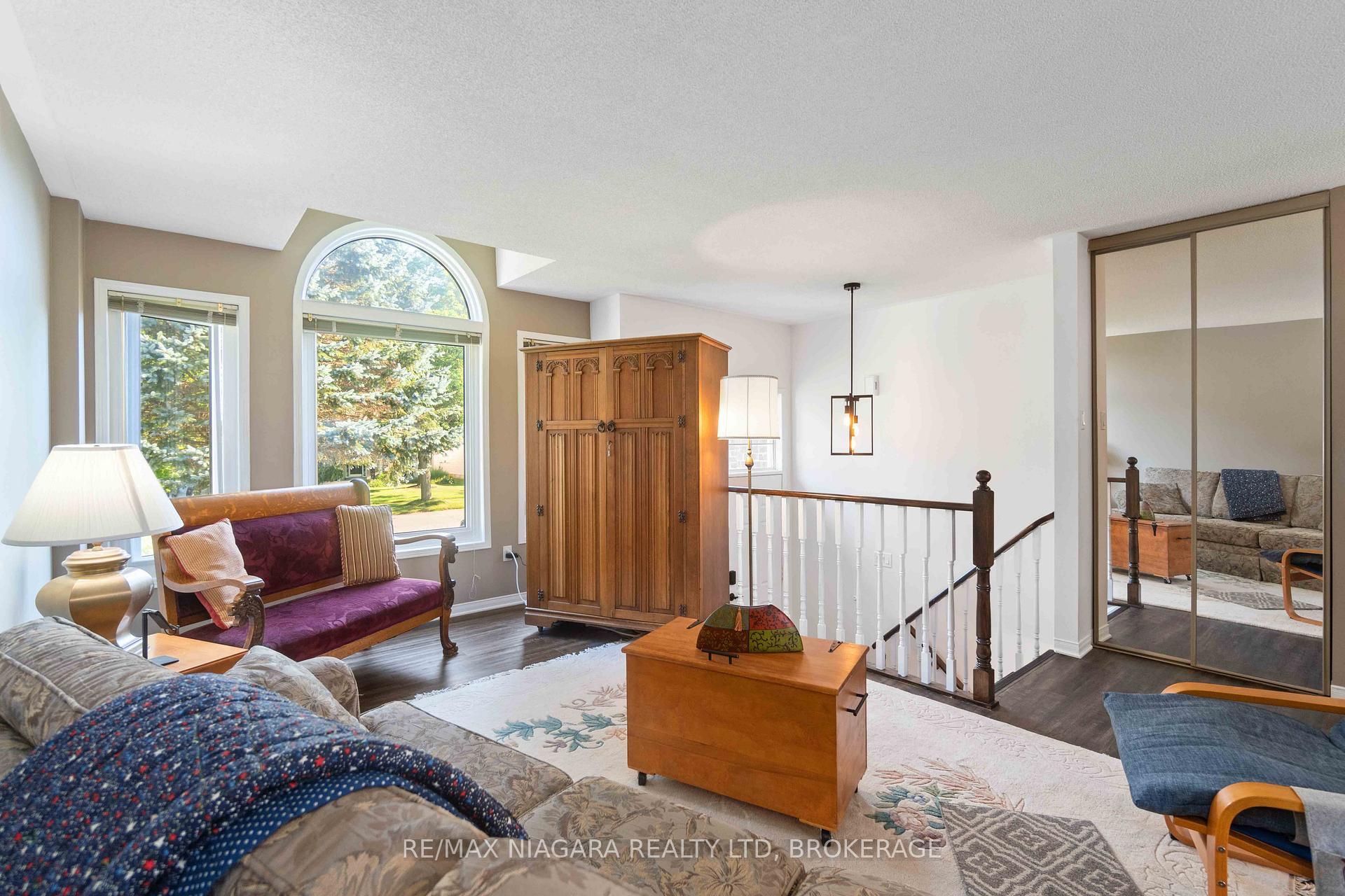 Photo 11 of 14 Meadowbrook Lane, Pelham, Fonthill — HOMEH