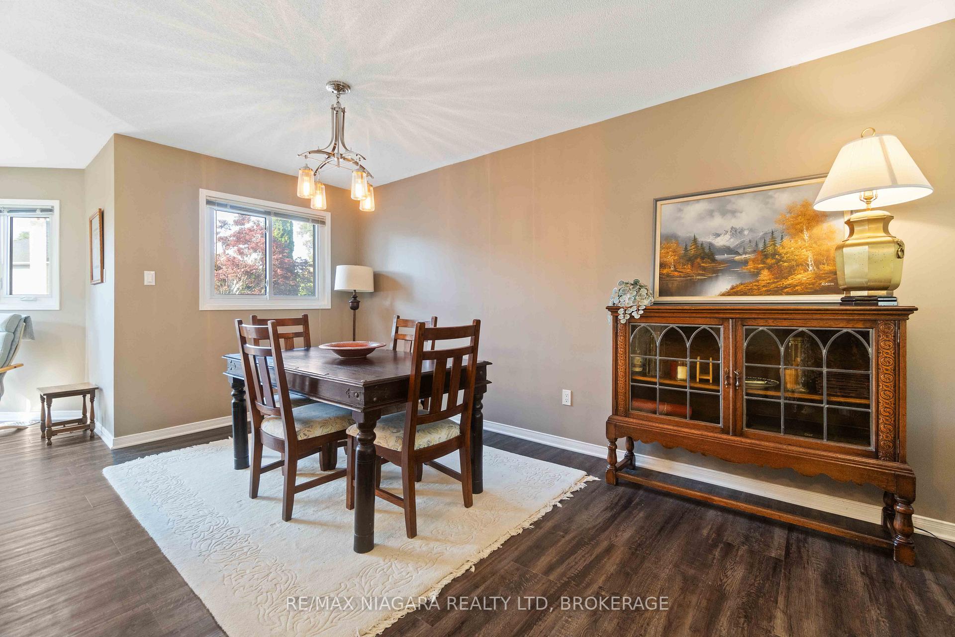 Photo 13 of 14 Meadowbrook Lane, Pelham, Fonthill — HOMEH