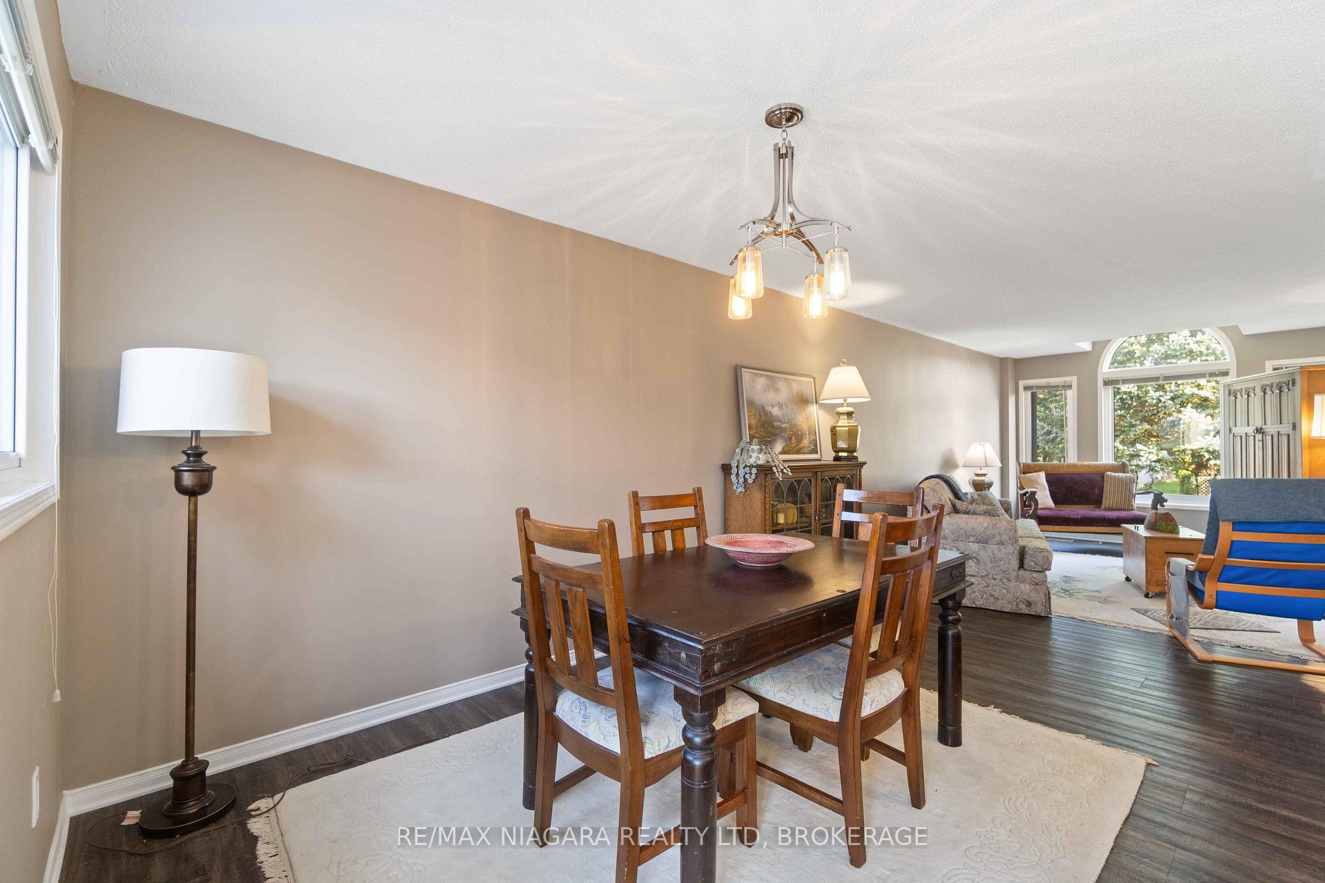 Photo 14 of 14 Meadowbrook Lane, Pelham, Fonthill — HOMEH