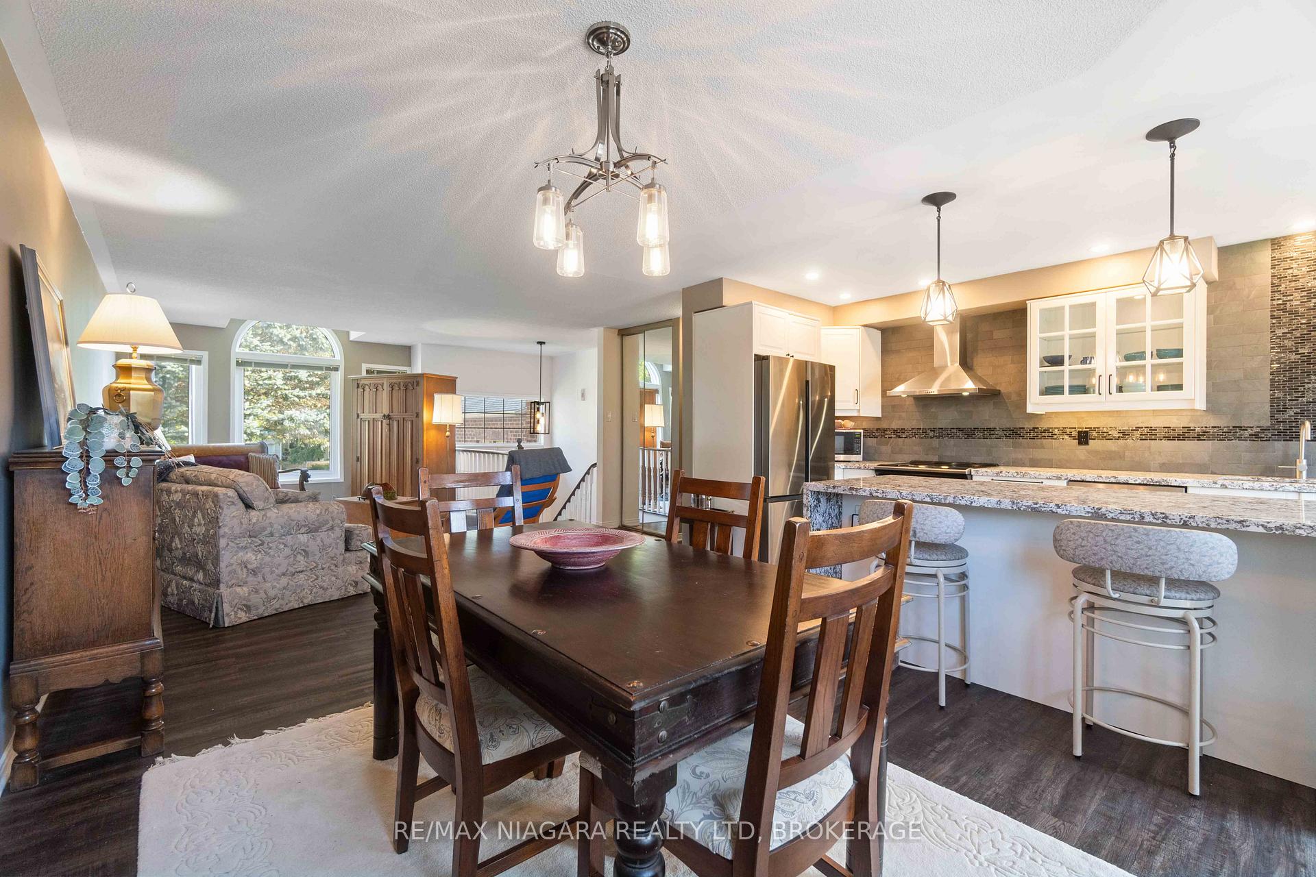 Photo 15 of 14 Meadowbrook Lane, Pelham, Fonthill — HOMEH