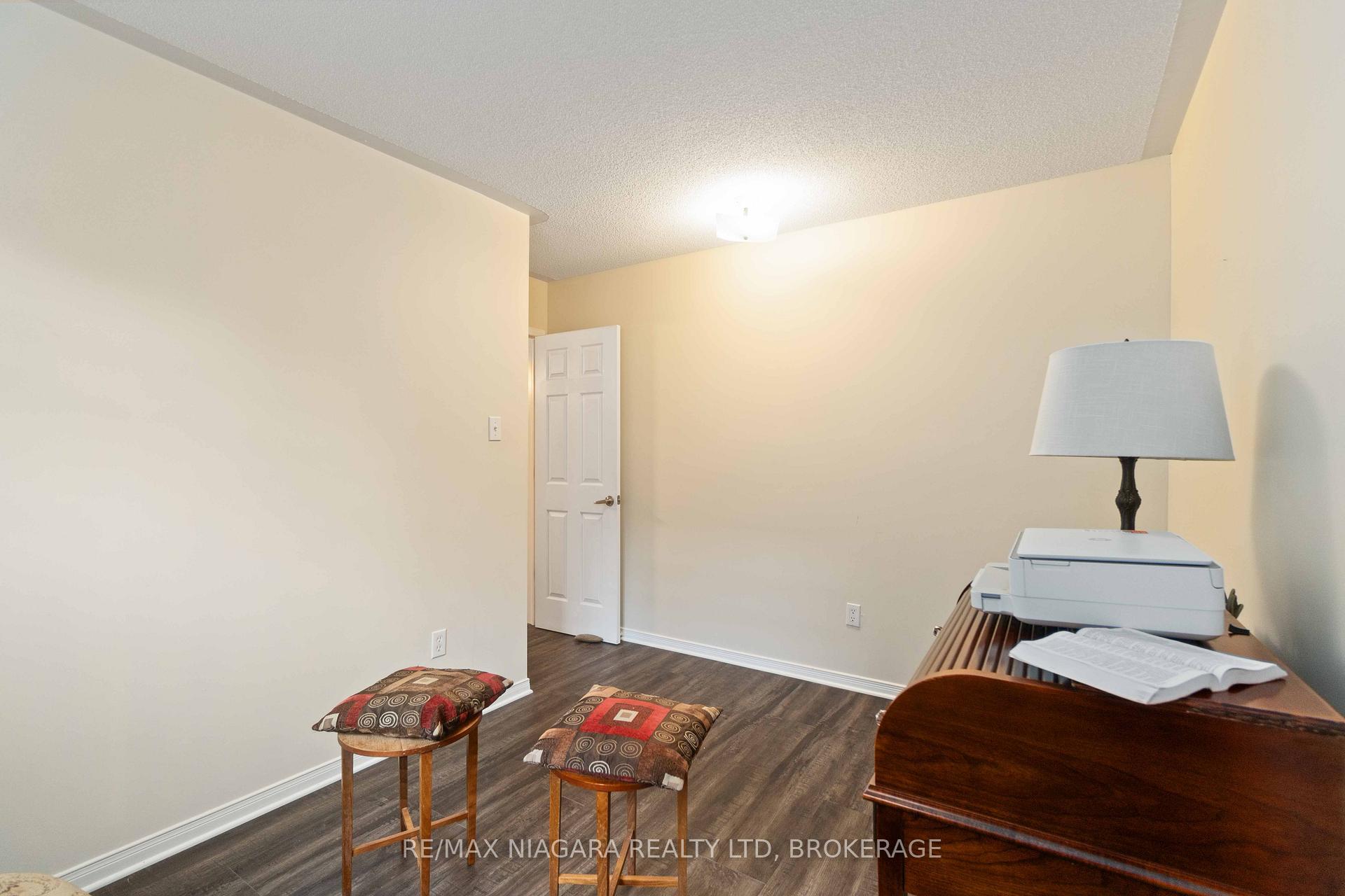 Photo 21 of 14 Meadowbrook Lane, Pelham, Fonthill — HOMEH
