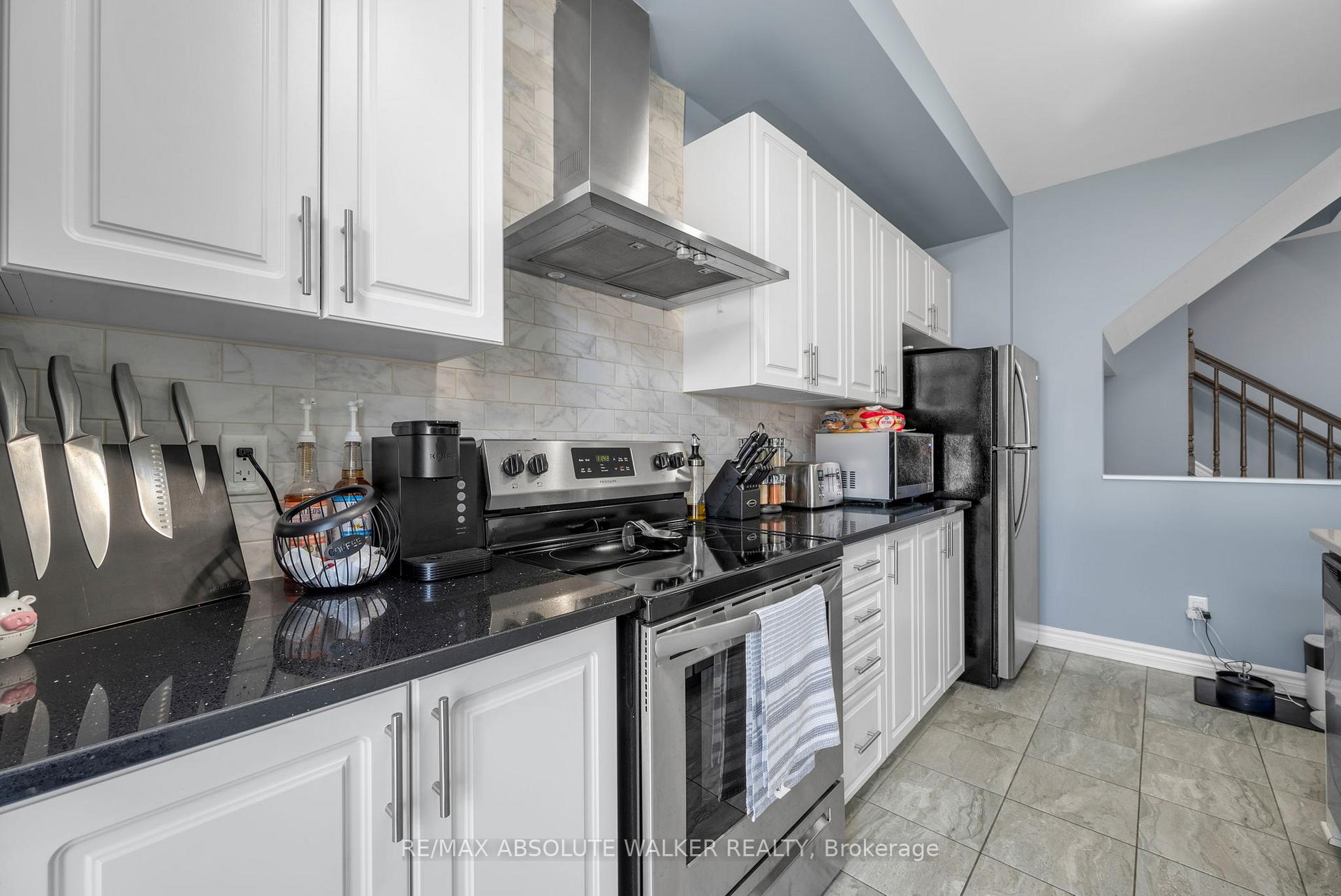 Photo 11 of 707 Decoeur Drive, Ottawa, Avalon West — HOMEH
