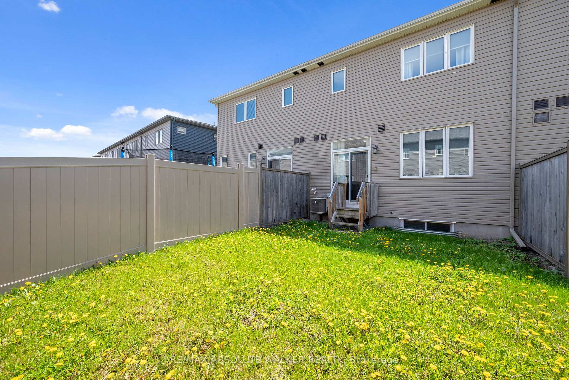 Photo 31 of 707 Decoeur Drive, Ottawa, Avalon West — HOMEH
