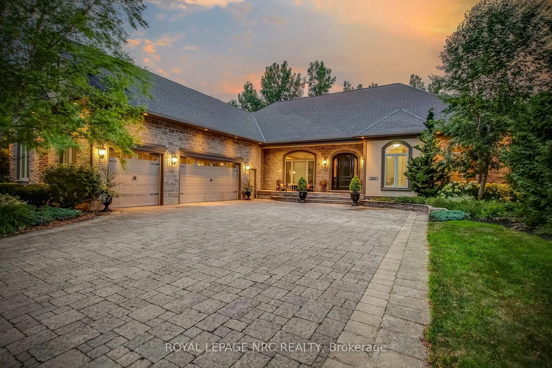Photo 1 of 6725 Domenic Crescent, Niagara Falls, Stamford — HOMEH