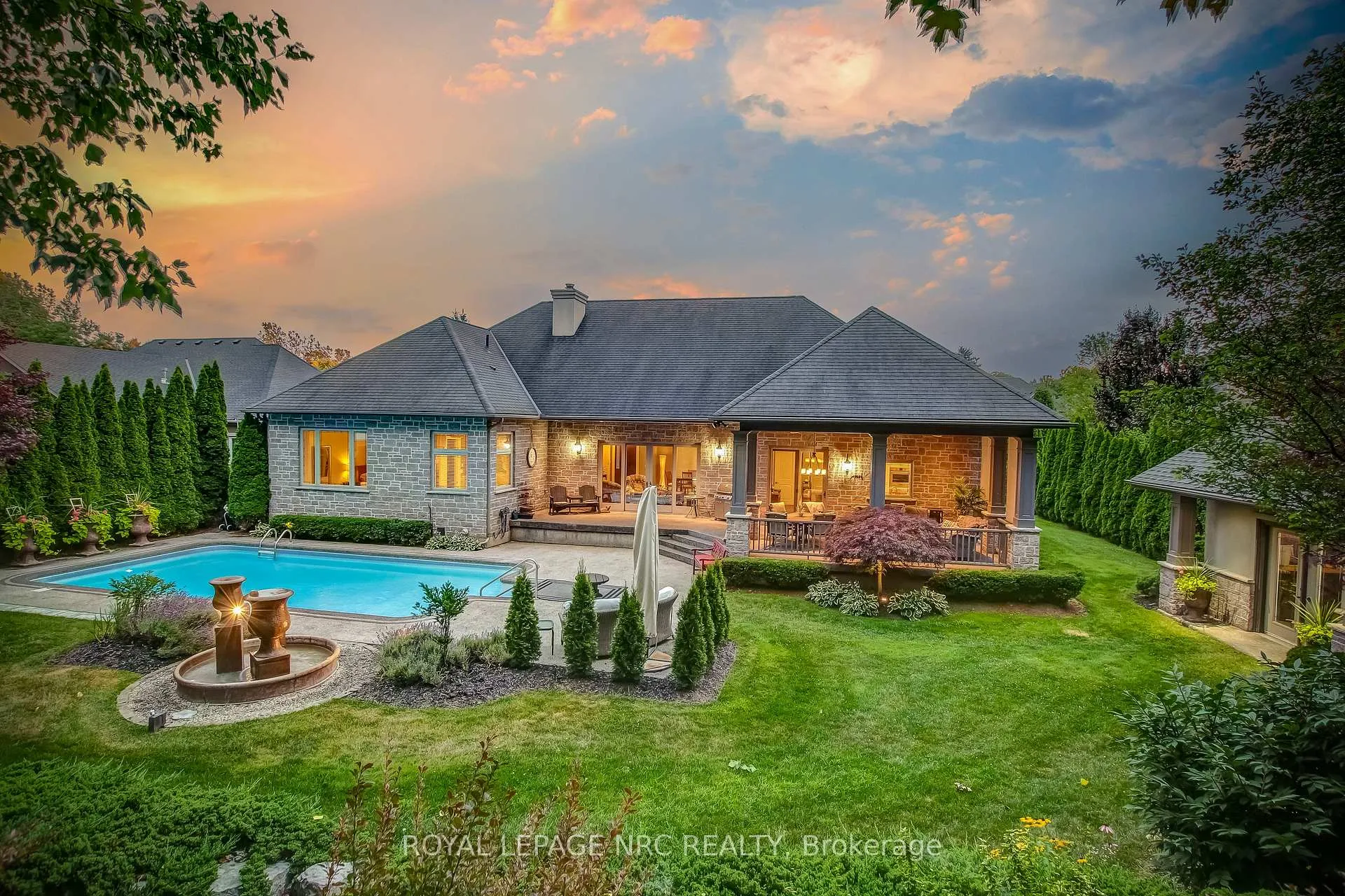 Photo 2 of 6725 Domenic Crescent, Niagara Falls, Stamford — HOMEH