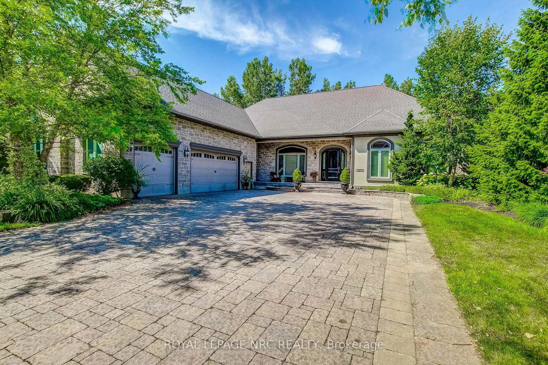 Photo 6 of 6725 Domenic Crescent, Niagara Falls, Stamford — HOMEH