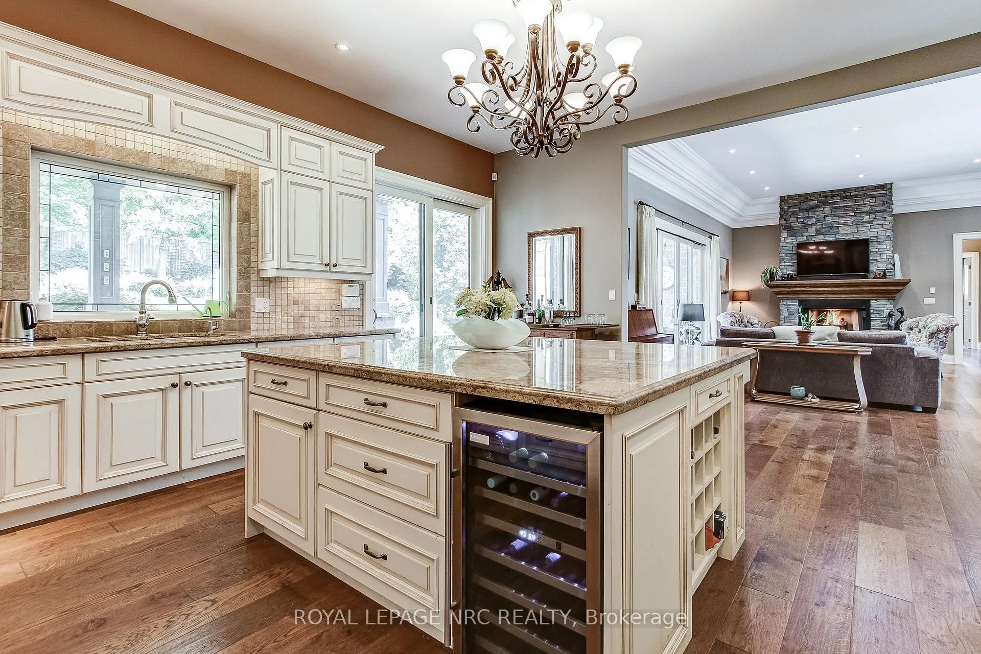 Photo 11 of 6725 Domenic Crescent, Niagara Falls, Stamford — HOMEH