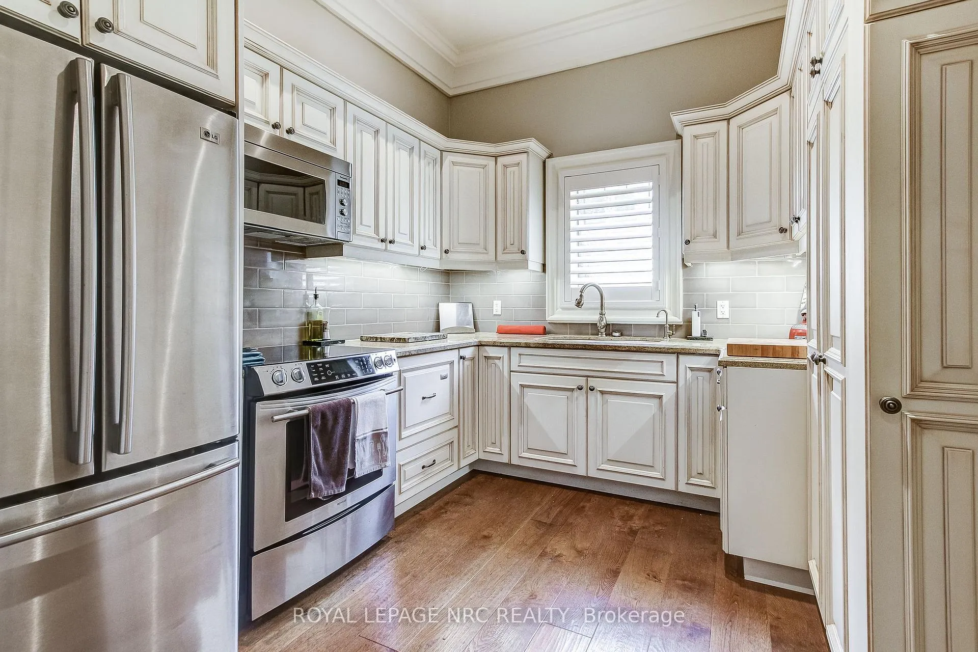 Photo 12 of 6725 Domenic Crescent, Niagara Falls, Stamford — HOMEH