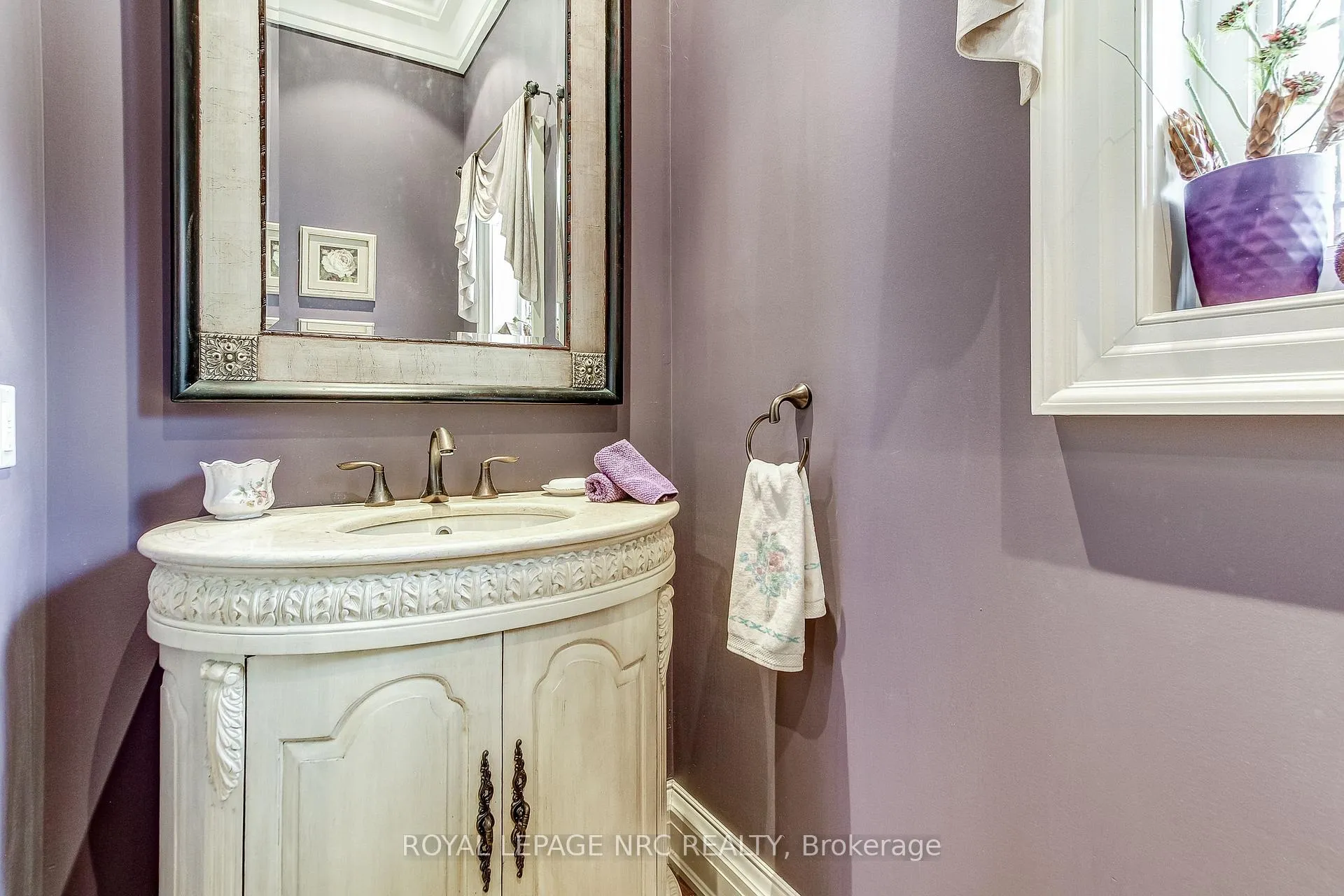 Photo 13 of 6725 Domenic Crescent, Niagara Falls, Stamford — HOMEH