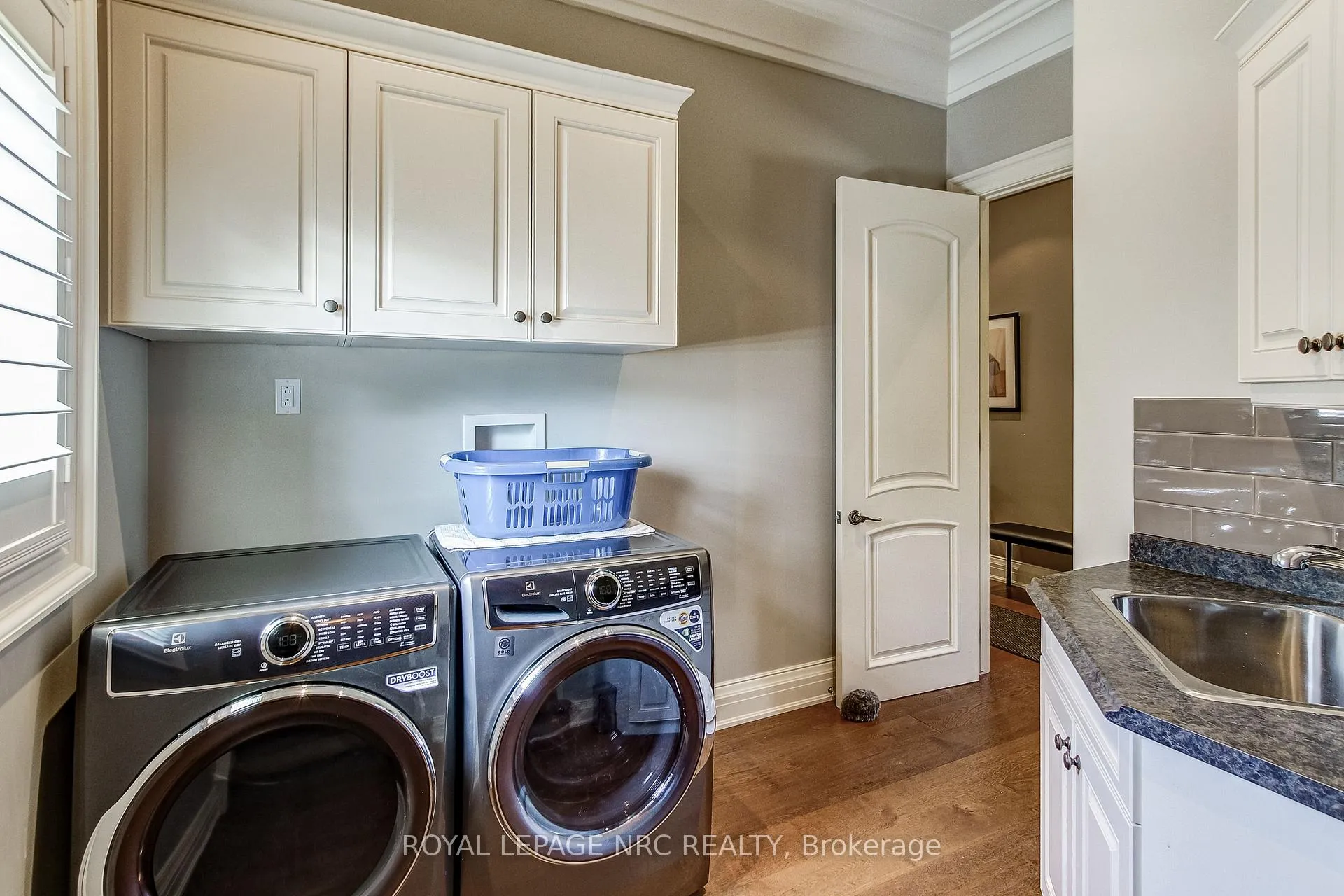 Photo 14 of 6725 Domenic Crescent, Niagara Falls, Stamford — HOMEH