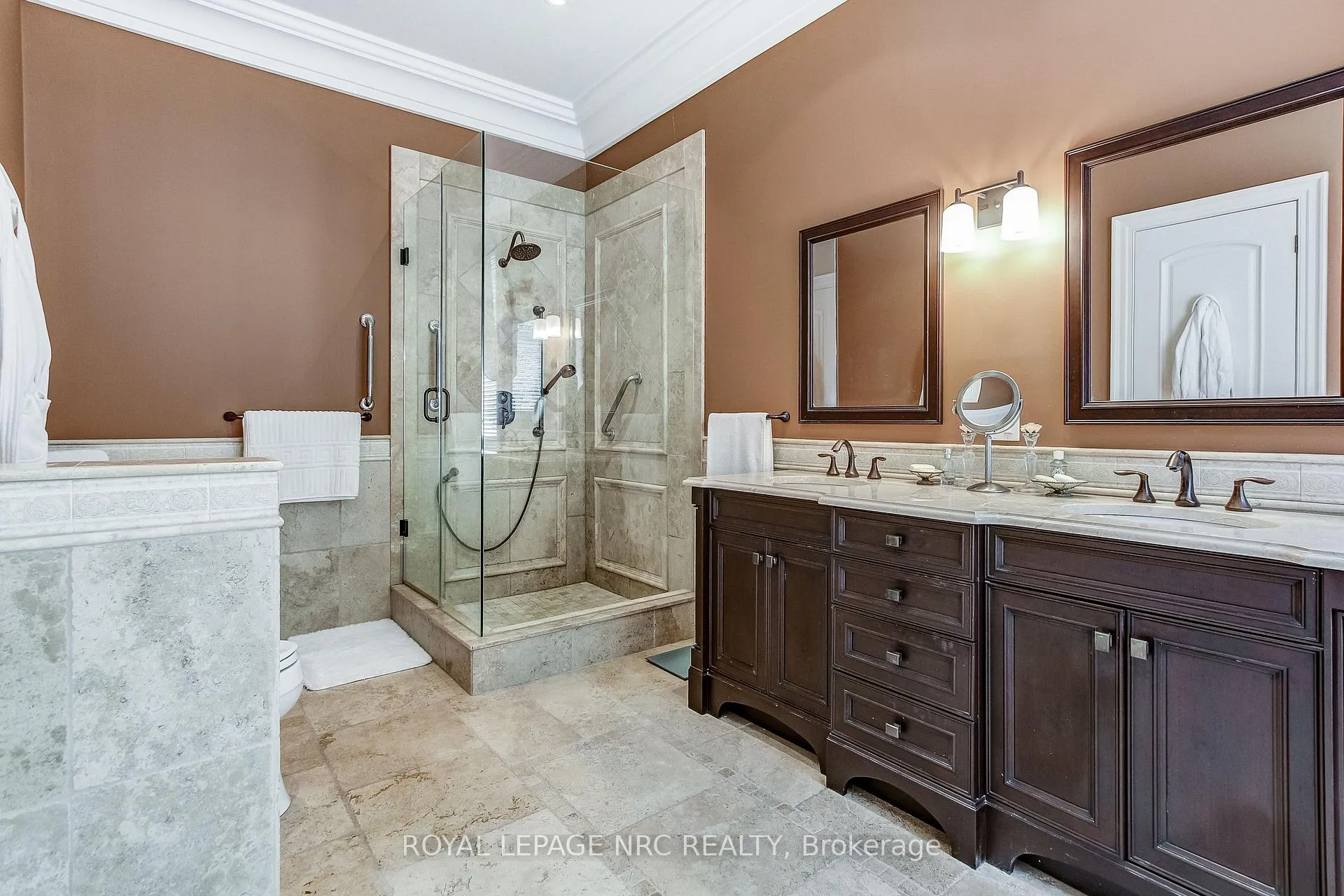 Photo 18 of 6725 Domenic Crescent, Niagara Falls, Stamford — HOMEH