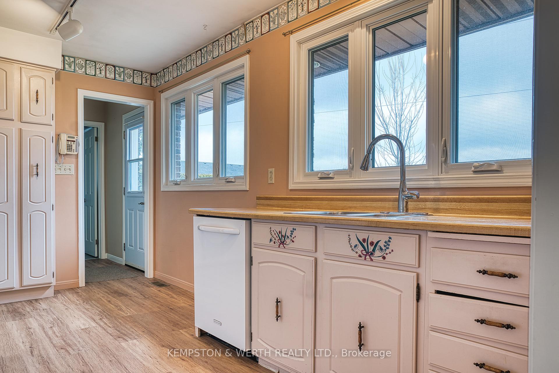 Photo 10 of 5 Windham Court, North Perth, Listowel — HOMEH