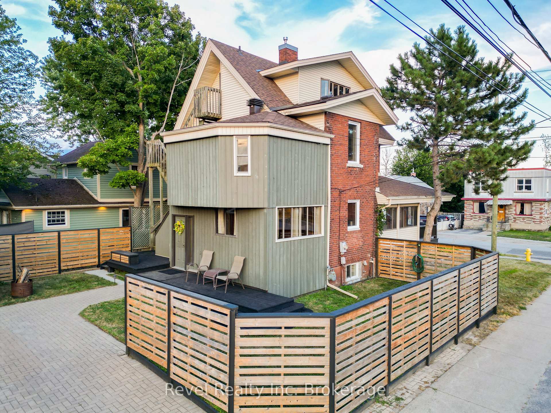 Photo 2 of 1006 Fraser Street, North Bay, Central — HOMEH