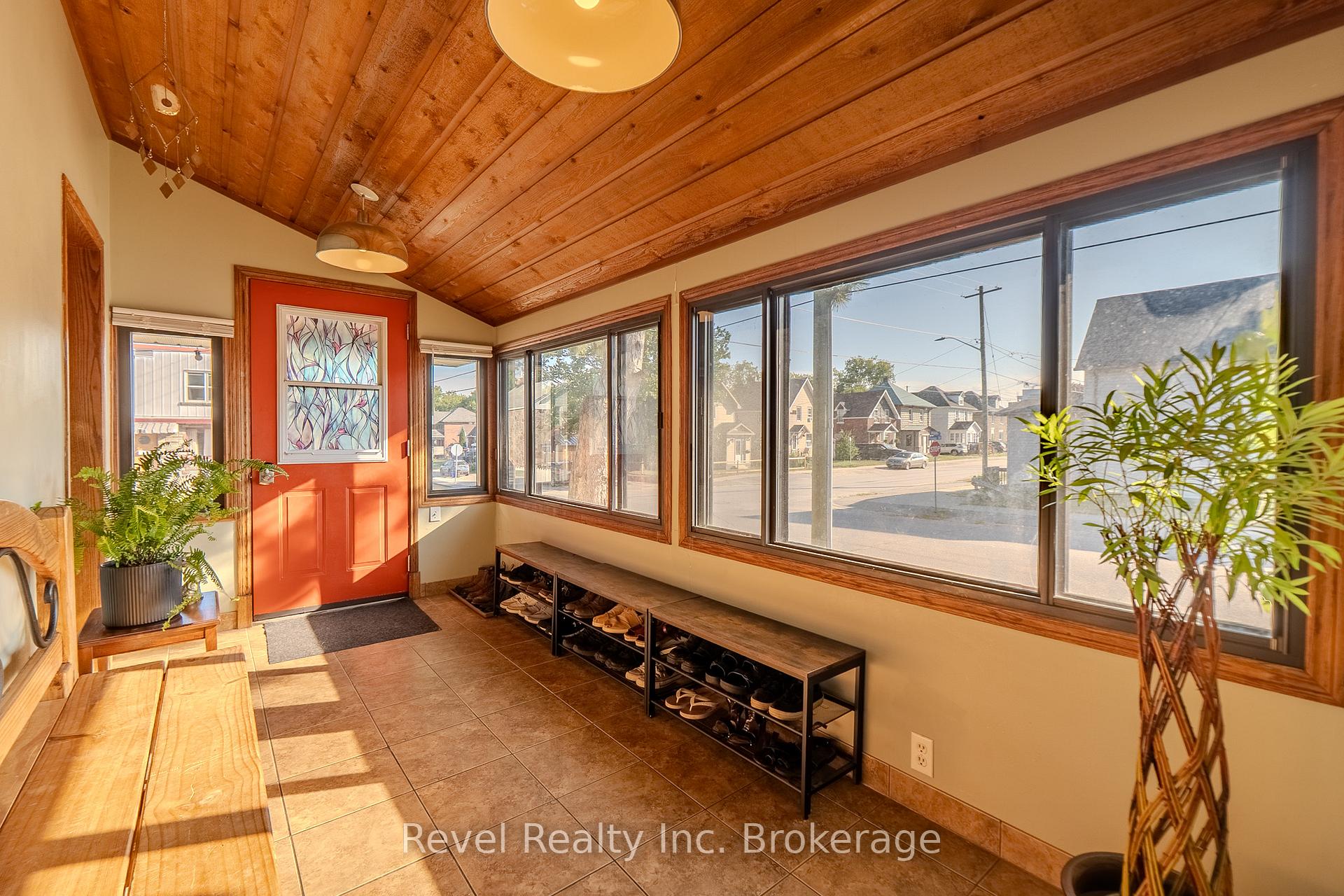 Photo 4 of 1006 Fraser Street, North Bay, Central — HOMEH