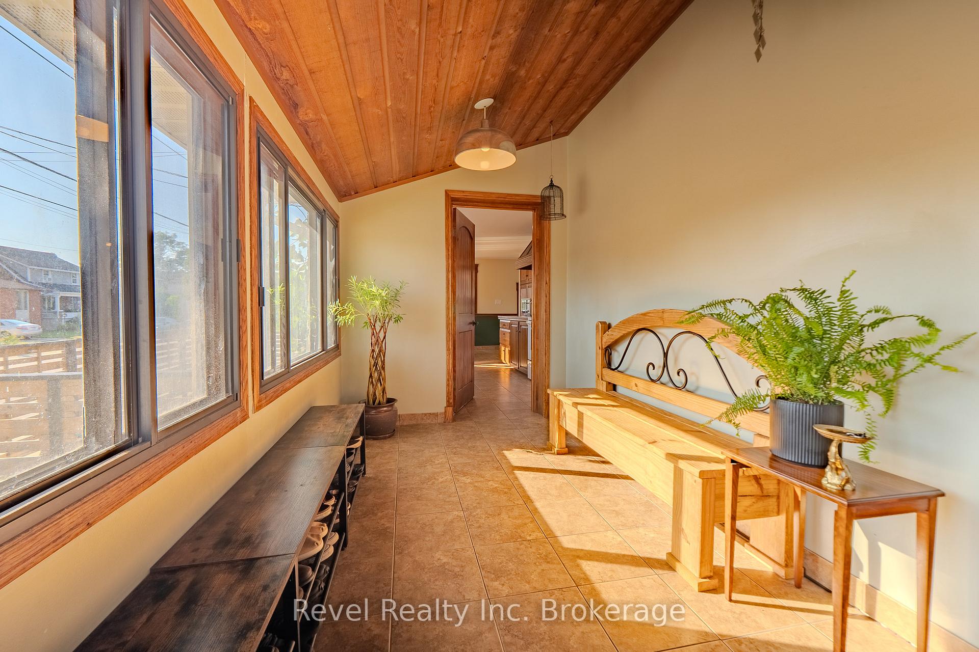 Photo 5 of 1006 Fraser Street, North Bay, Central — HOMEH