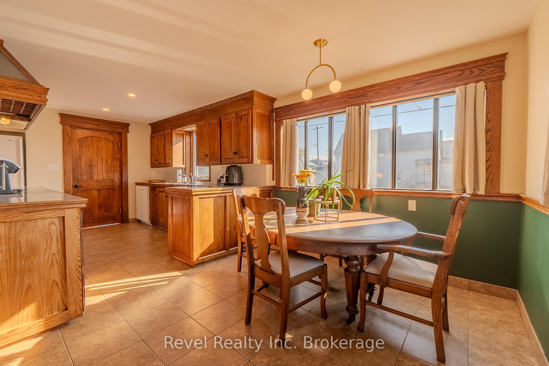 Photo 10 of 1006 Fraser Street, North Bay, Central — HOMEH