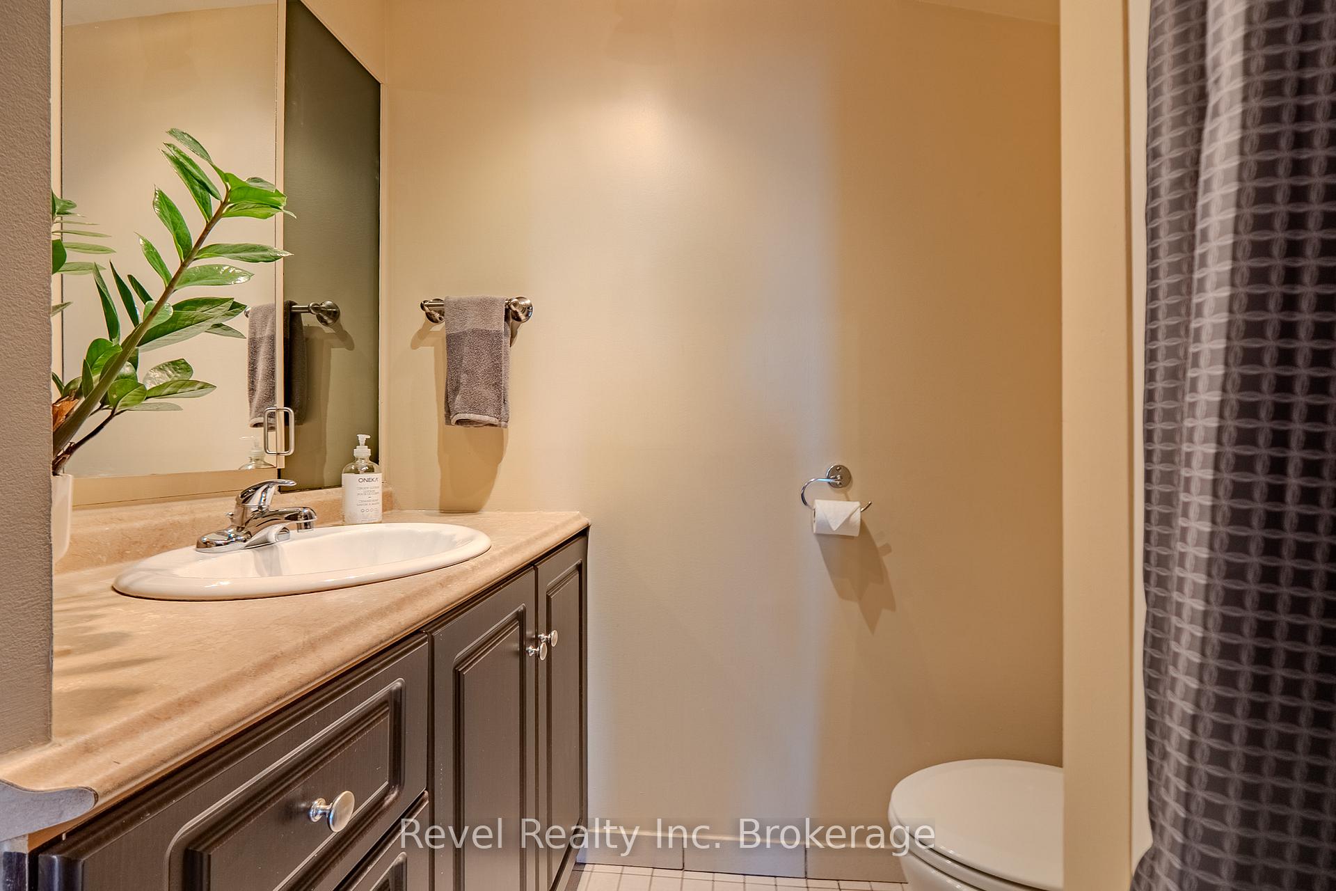 Photo 13 of 1006 Fraser Street, North Bay, Central — HOMEH