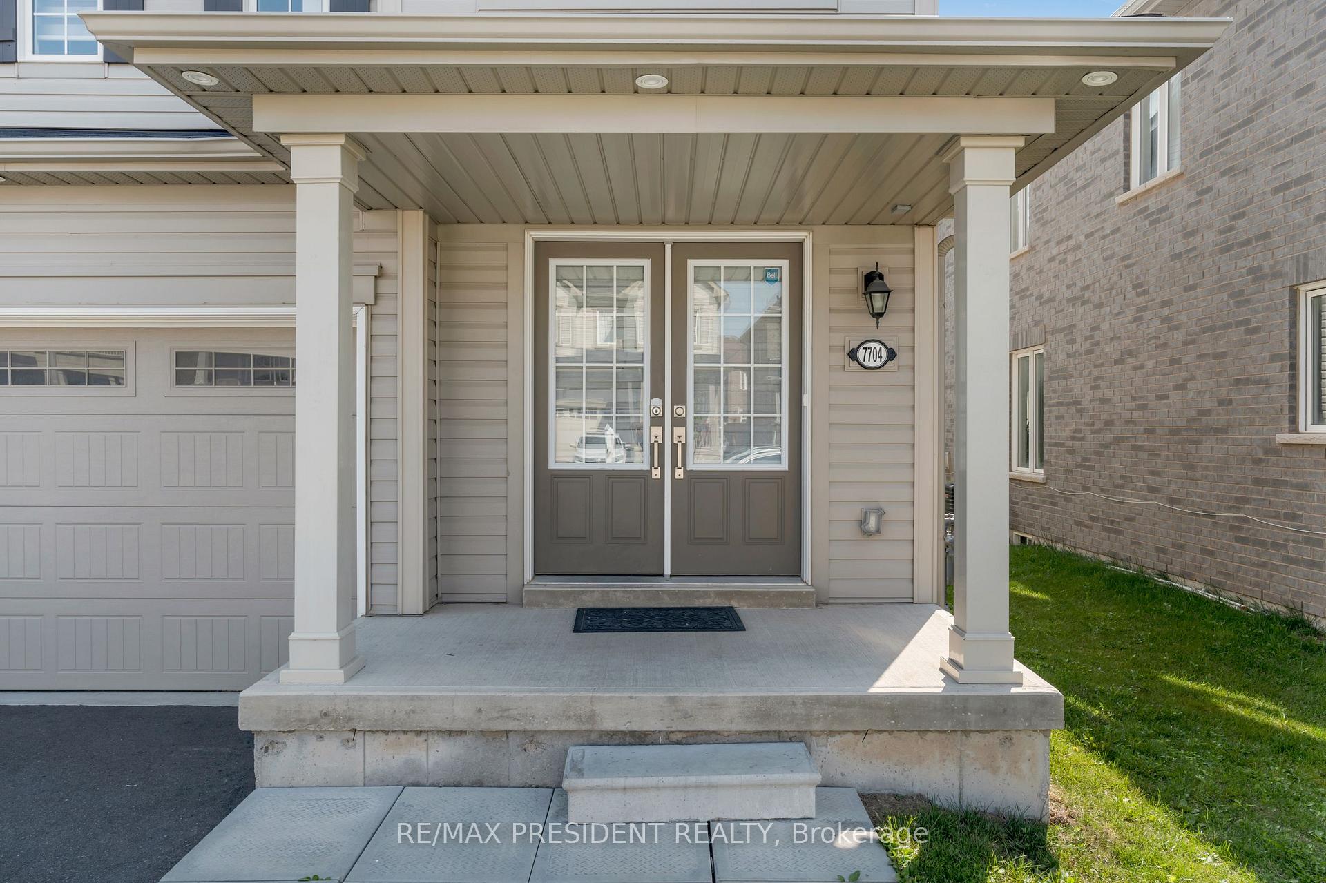 Photo 3 of 7704 Tupelo Crescent, Niagara Falls, Brown — HOMEH