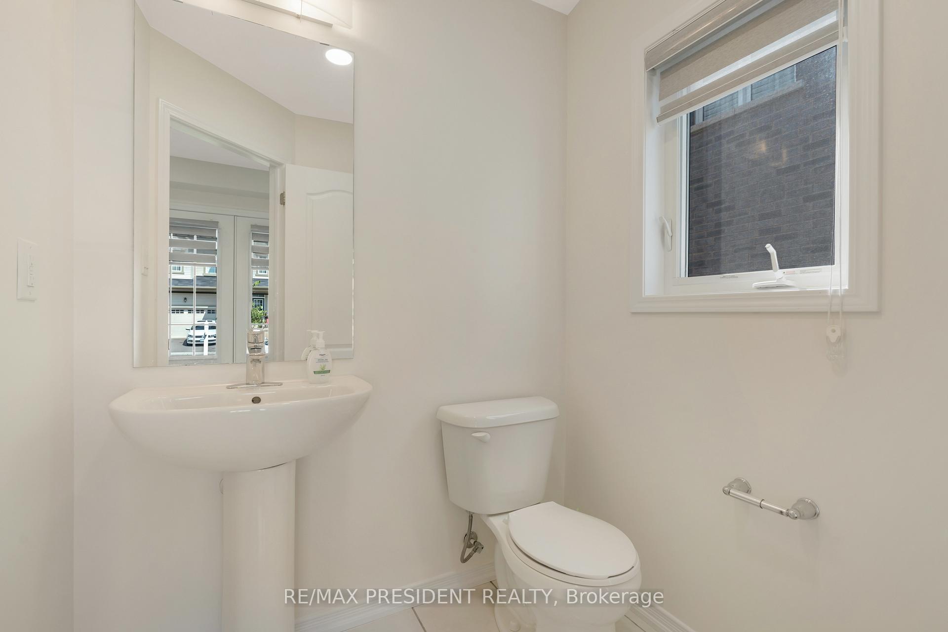 Photo 5 of 7704 Tupelo Crescent, Niagara Falls, Brown — HOMEH