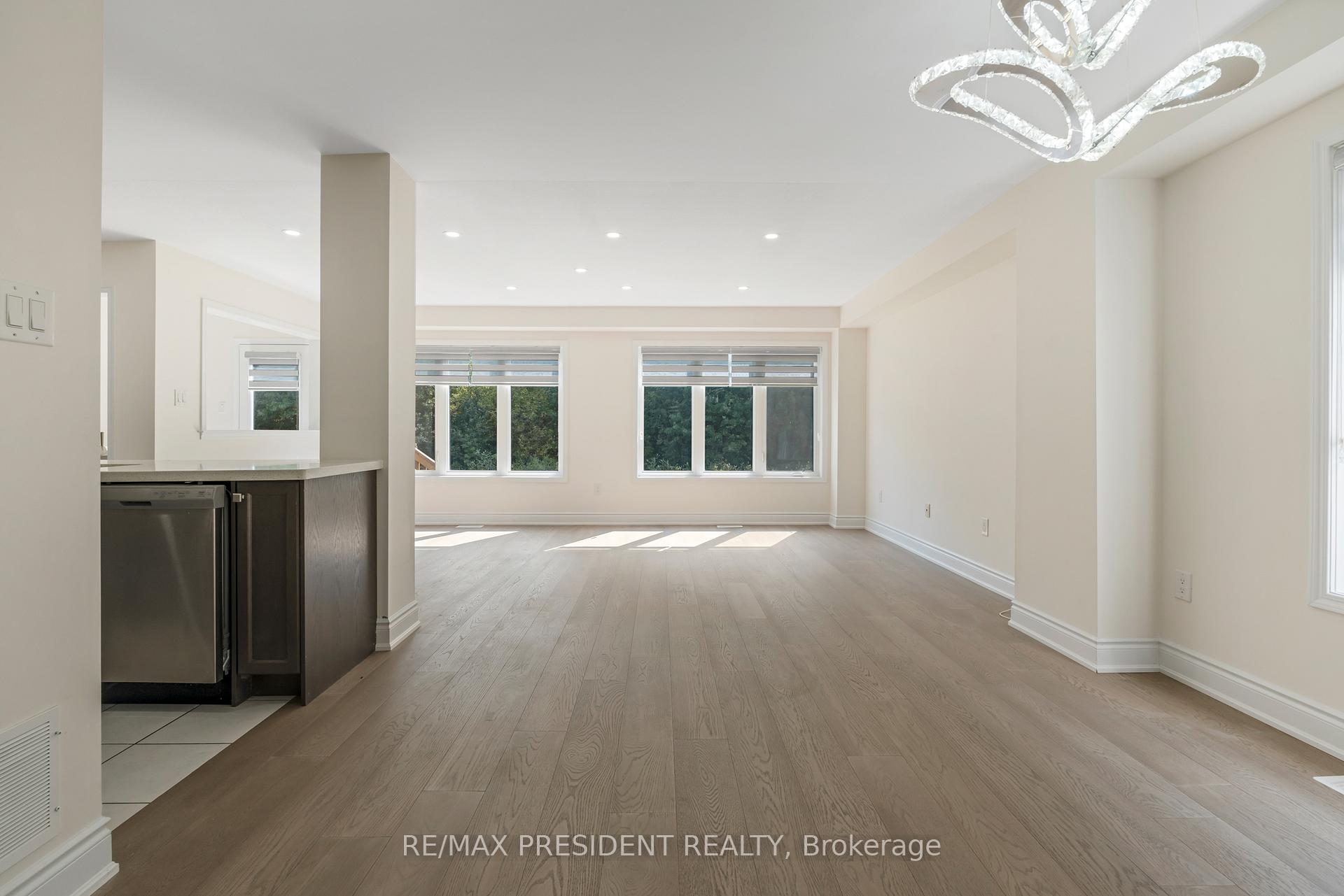 Photo 7 of 7704 Tupelo Crescent, Niagara Falls, Brown — HOMEH