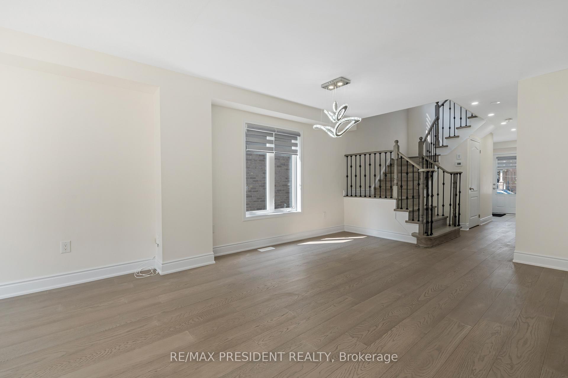 Photo 8 of 7704 Tupelo Crescent, Niagara Falls, Brown — HOMEH