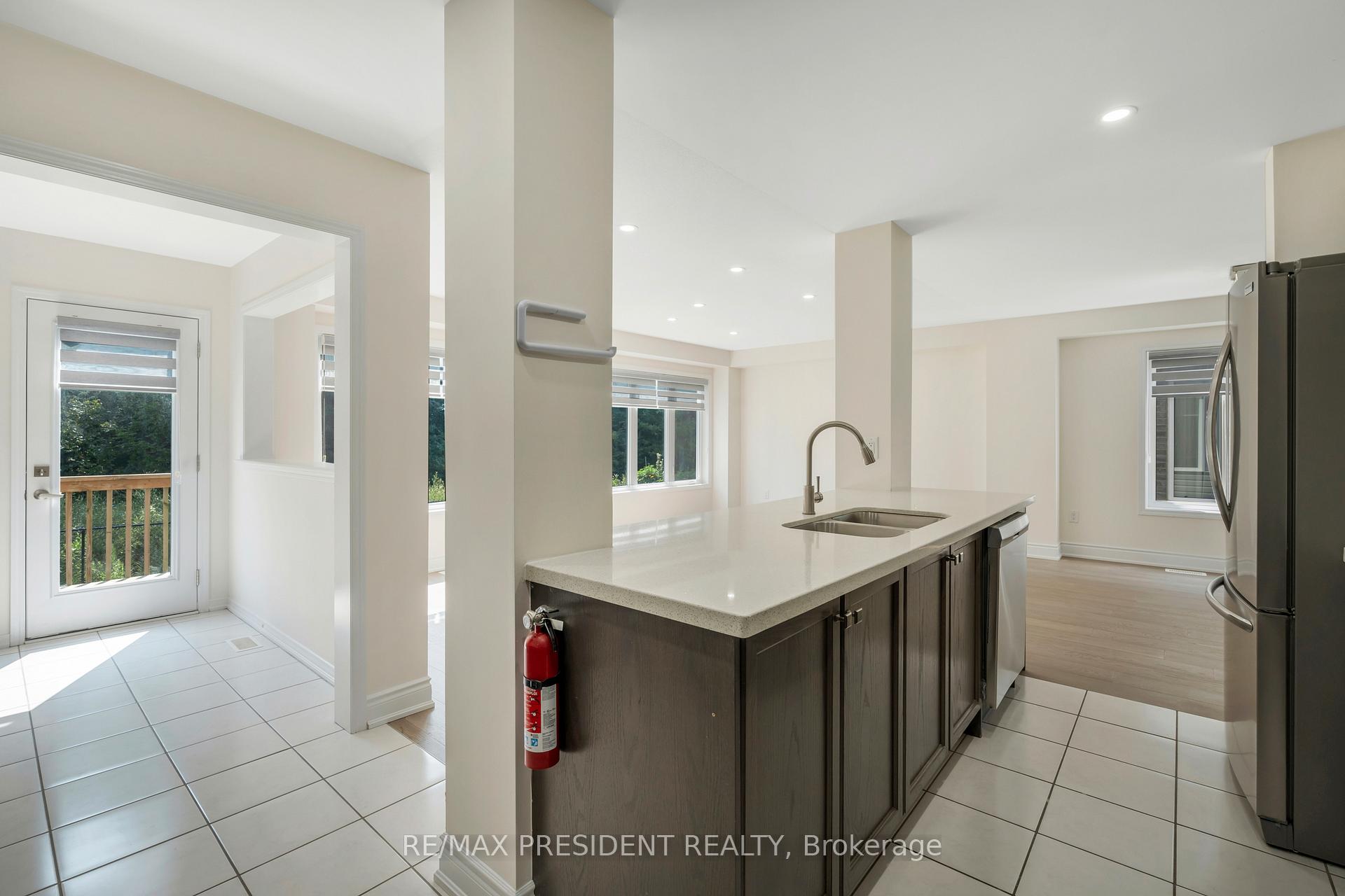 Photo 11 of 7704 Tupelo Crescent, Niagara Falls, Brown — HOMEH
