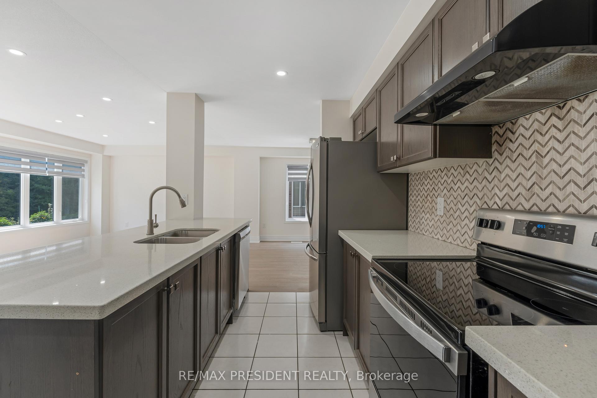 Photo 13 of 7704 Tupelo Crescent, Niagara Falls, Brown — HOMEH