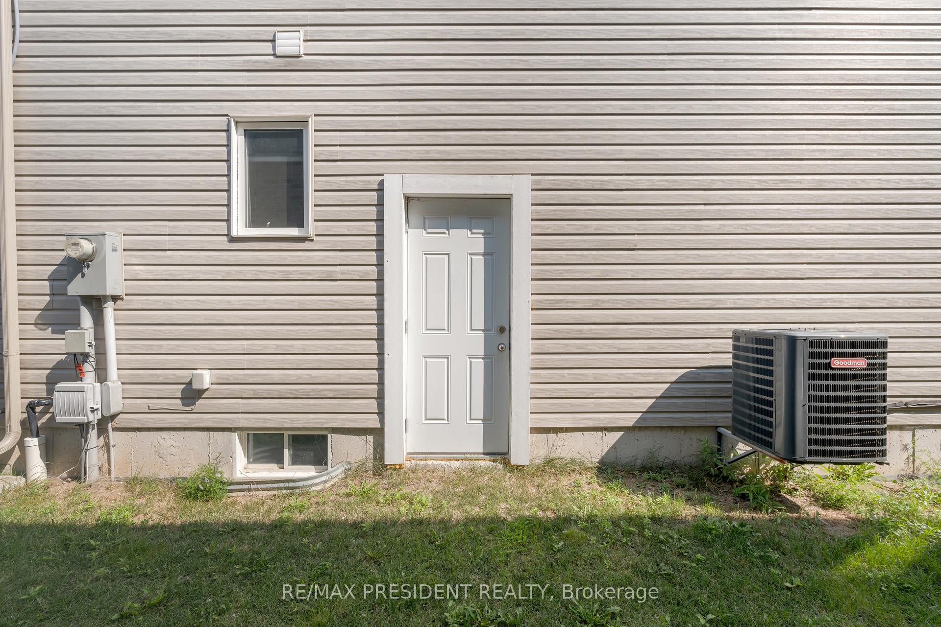 Photo 30 of 7704 Tupelo Crescent, Niagara Falls, Brown — HOMEH