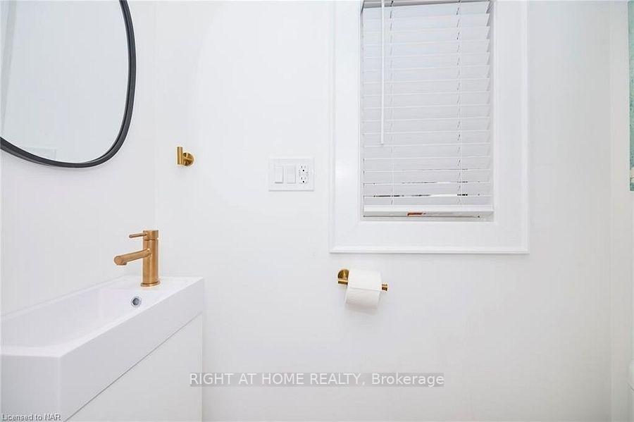 Photo 17 of 5492 Highland Avenue, Niagara Falls, Hospital — HOMEH