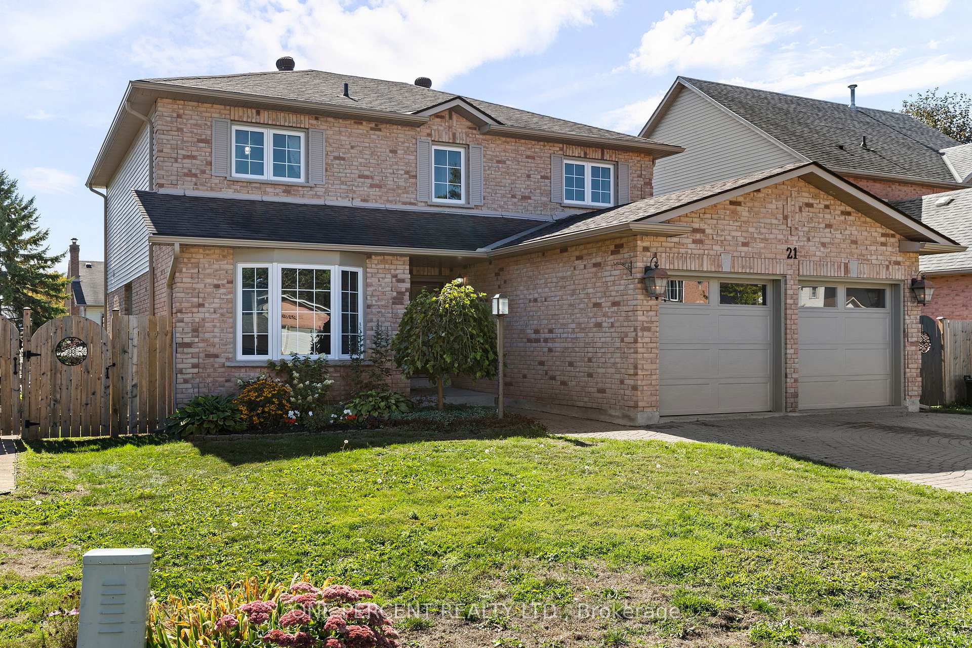 Photo 2 of 21 Brandon Crescent, Orillia — HOMEH