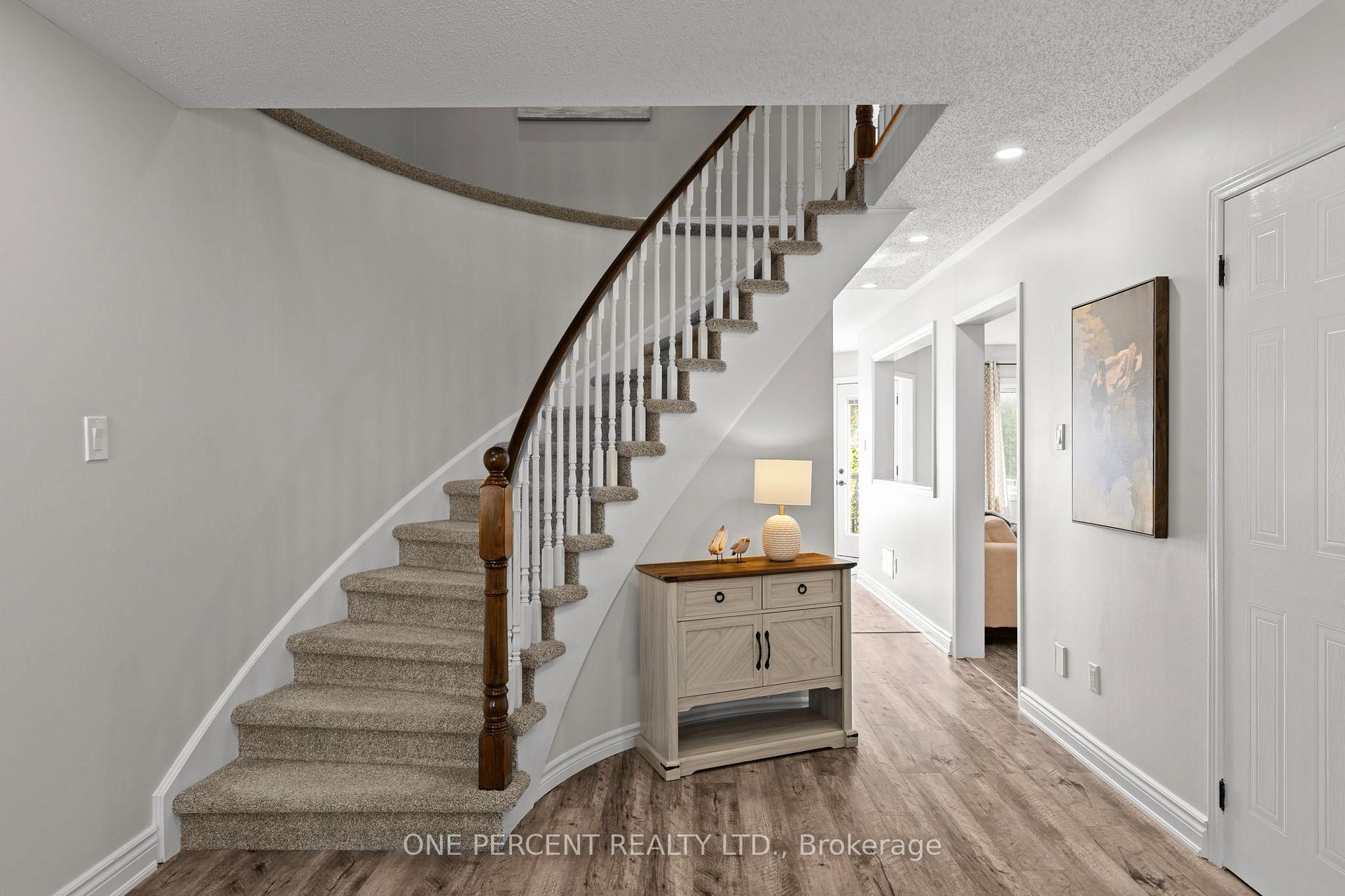 Photo 5 of 21 Brandon Crescent, Orillia — HOMEH