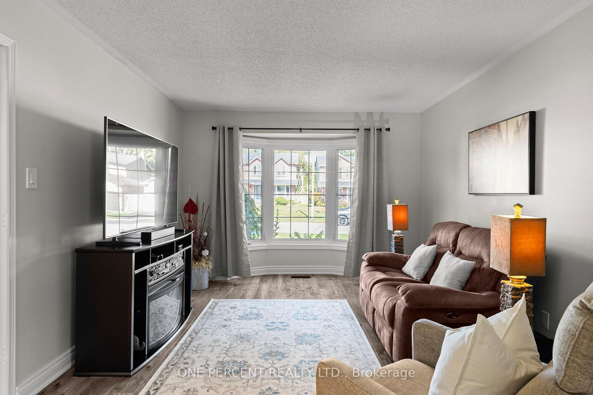 Photo 7 of 21 Brandon Crescent, Orillia — HOMEH