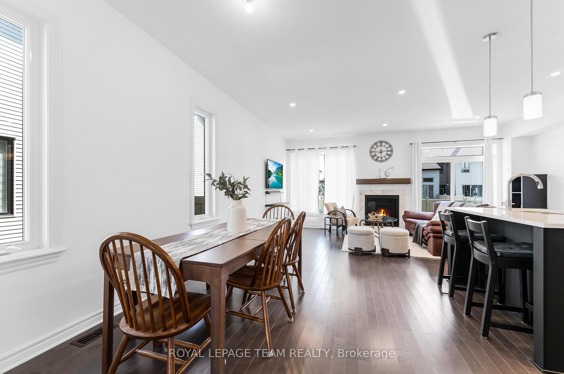 Photo 2 of 393 Cornice St Street, Ottawa, Mer Bleue/Bradley Estates/Anderson Park — HOMEH