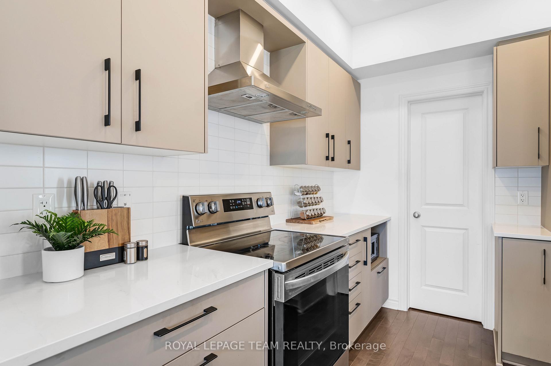 Photo 4 of 393 Cornice St Street, Ottawa, Mer Bleue/Bradley Estates/Anderson Park — HOMEH