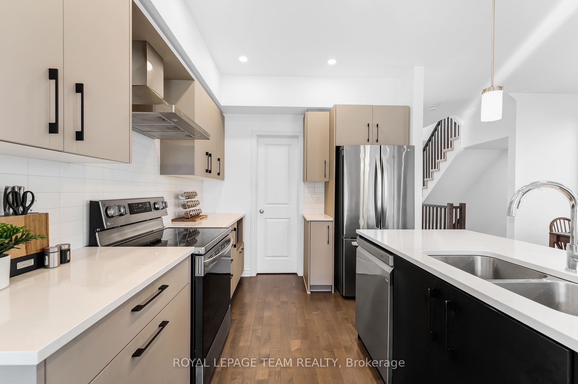 Photo 5 of 393 Cornice St Street, Ottawa, Mer Bleue/Bradley Estates/Anderson Park — HOMEH