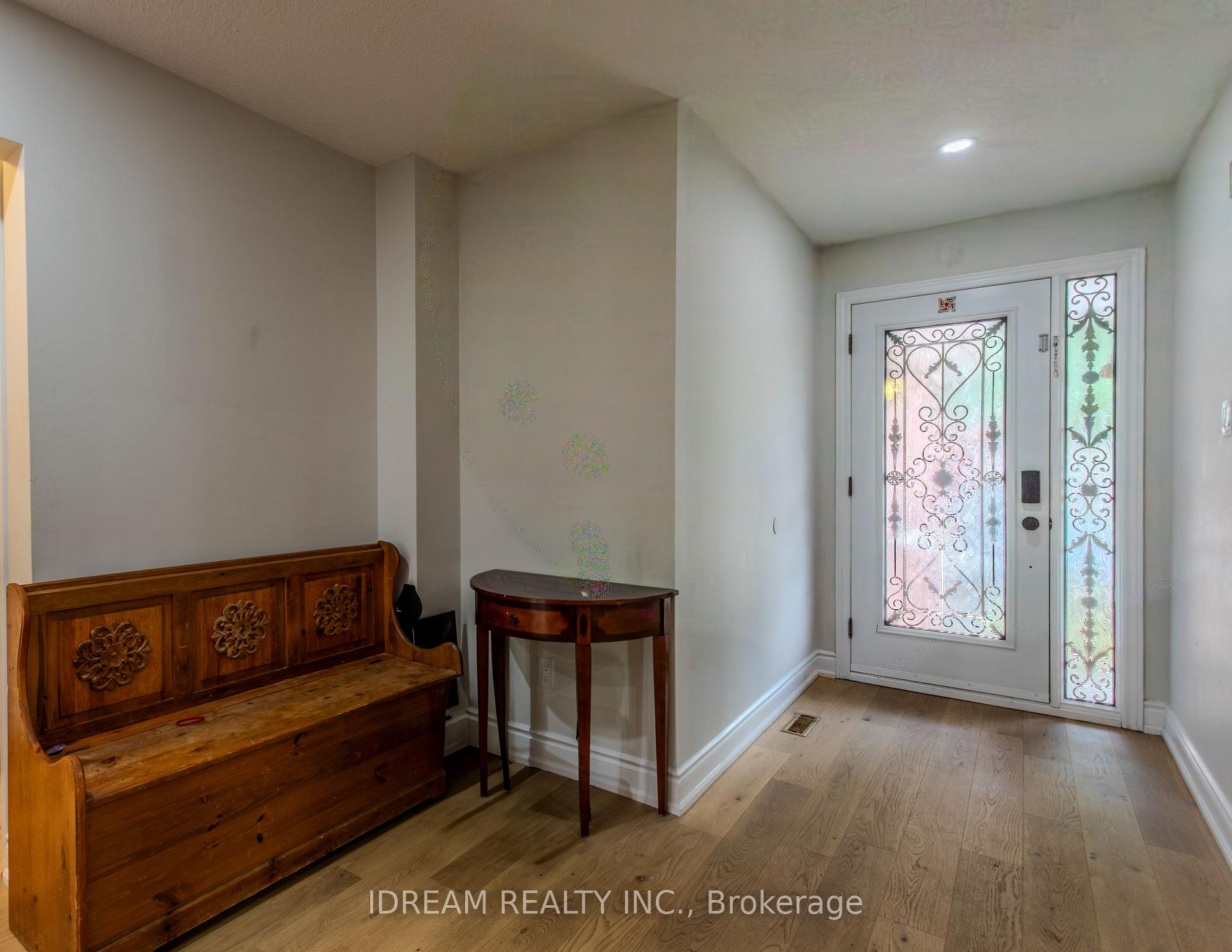Photo 4 of Unit Upper, 200 Springbrooke Crescent, Mississauga, Hurontario — HOMEH