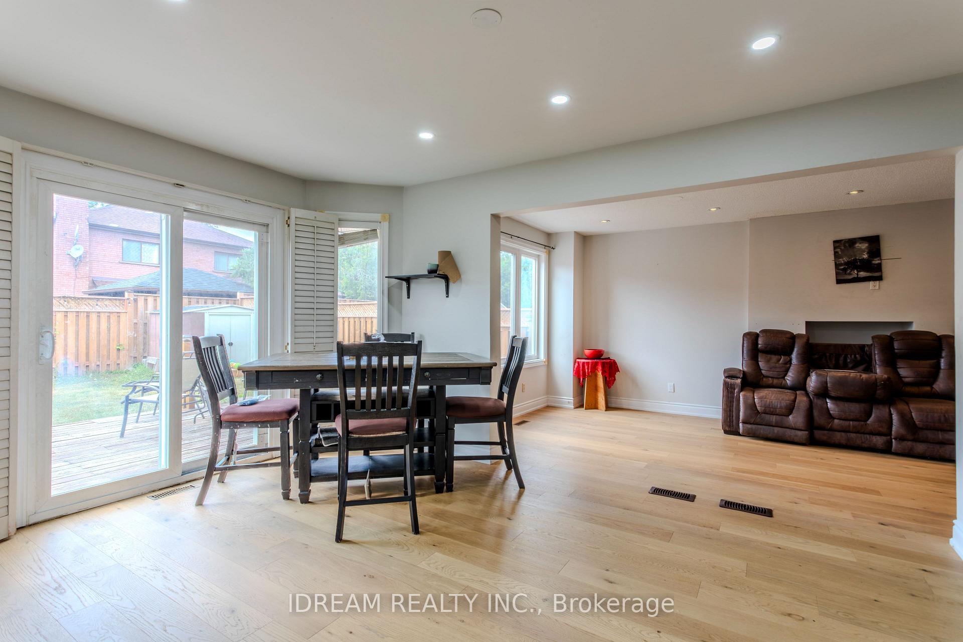 Photo 9 of Unit Upper, 200 Springbrooke Crescent, Mississauga, Hurontario — HOMEH