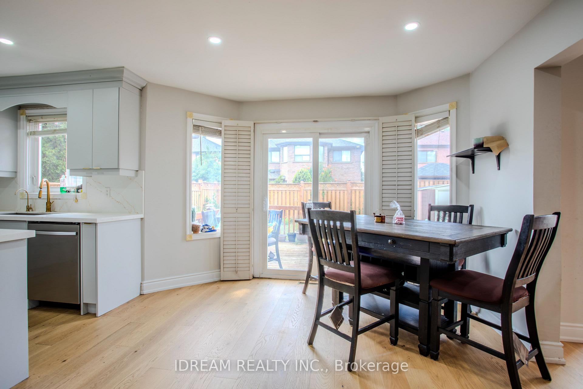 Photo 7 of Unit Upper, 200 Springbrooke Crescent, Mississauga, Hurontario — HOMEH