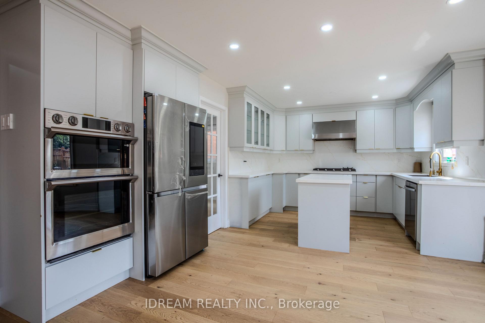 Photo 10 of Unit Upper, 200 Springbrooke Crescent, Mississauga, Hurontario — HOMEH