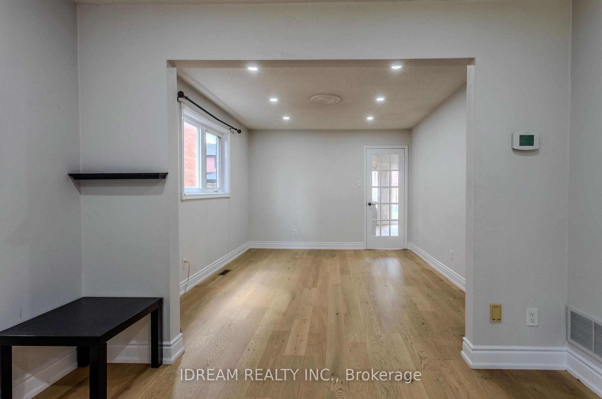 Photo 17 of Unit Upper, 200 Springbrooke Crescent, Mississauga, Hurontario — HOMEH